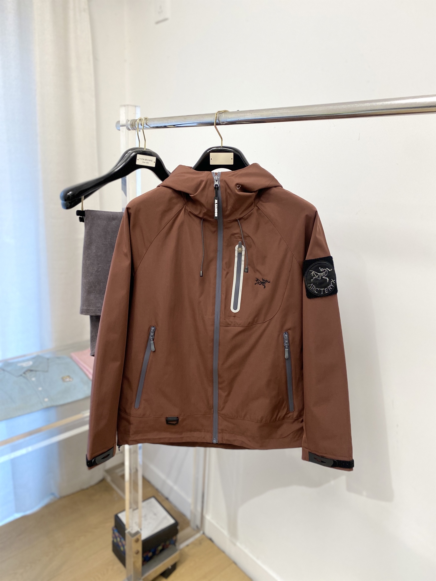 始祖鸟、2025新品夹克外套，时尚帅气，简约百搭款，胸前精致刺绣图案logo，定制原版面料，不仅挺括，保