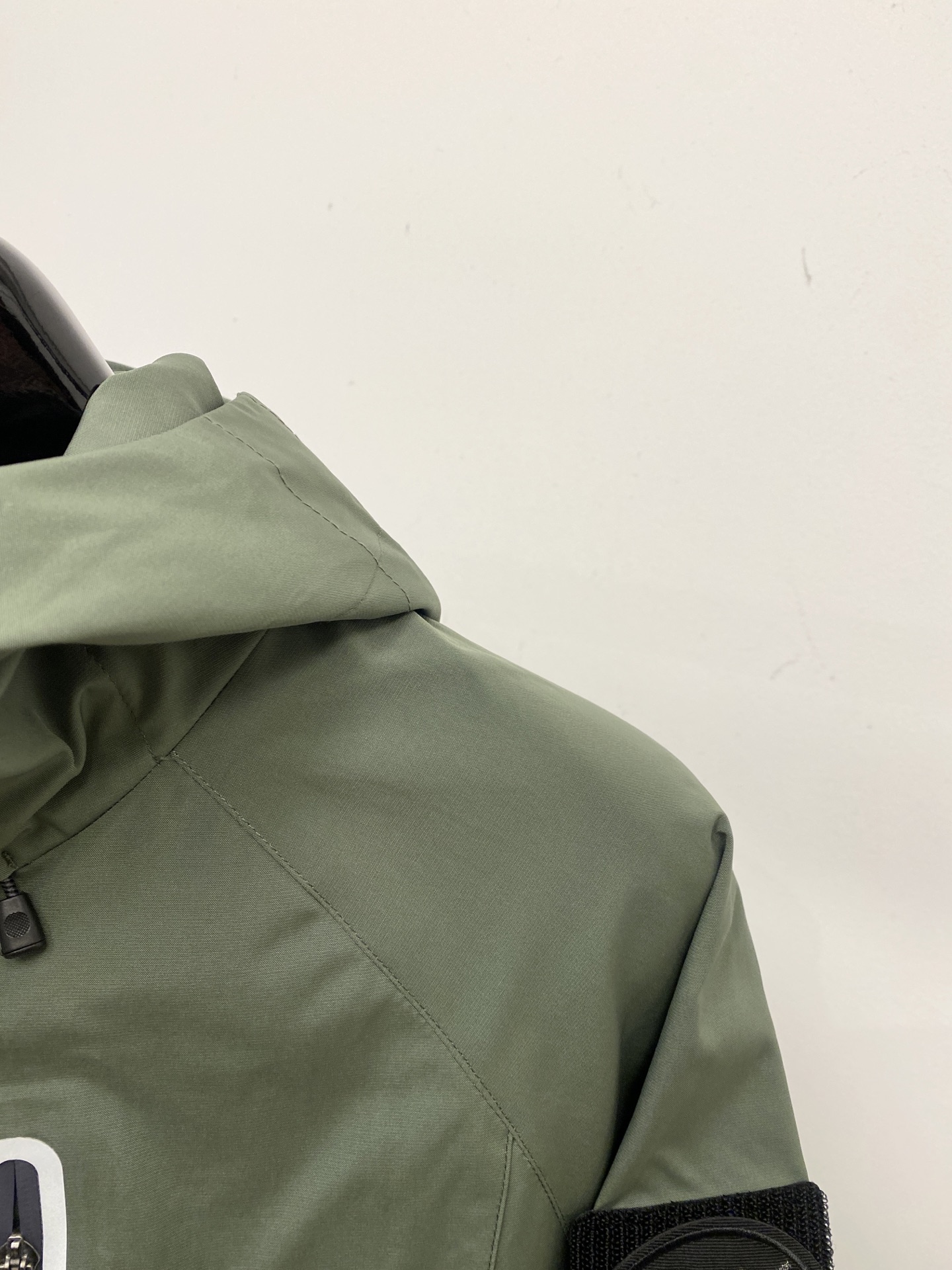 始祖鸟、2025新品夹克外套，时尚帅气，简约百搭款，胸前精致刺绣图案logo，定制原版面料，不仅挺括，保