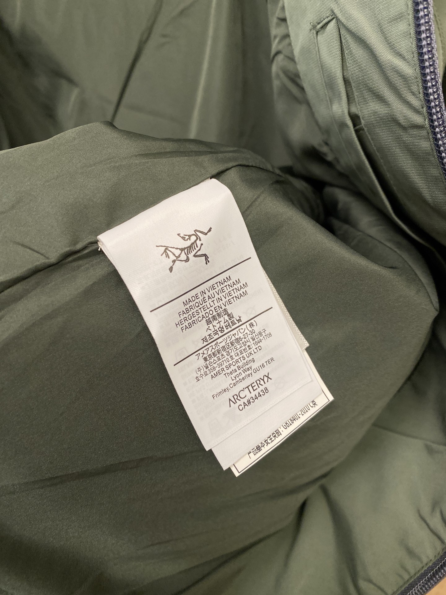 始祖鸟、2025新品夹克外套，时尚帅气，简约百搭款，胸前精致刺绣图案logo，定制原版面料，不仅挺括，保