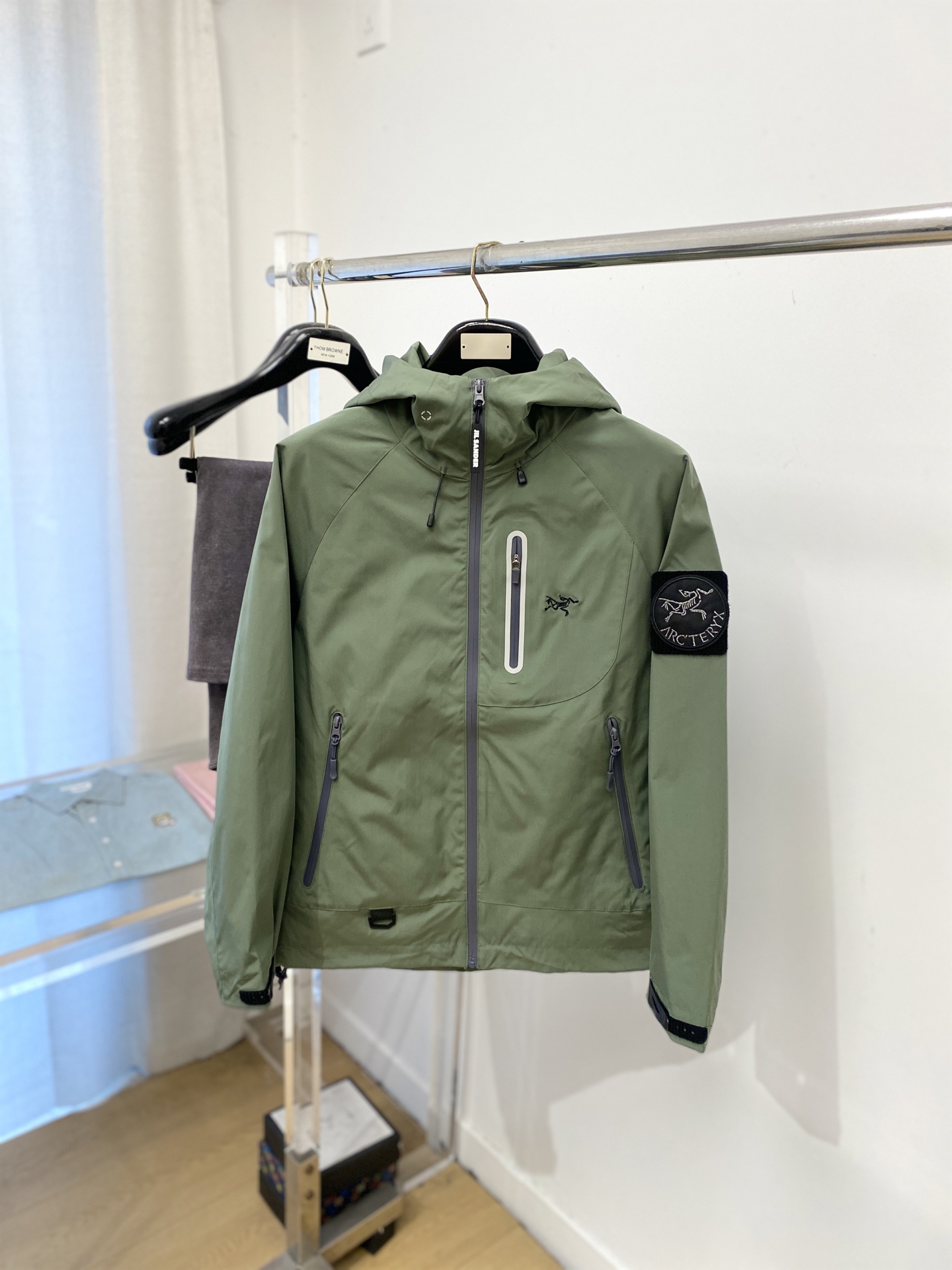 始祖鸟、2025新品夹克外套，时尚帅气，简约百搭款，胸前精致刺绣图案logo，定制原版面料，不仅挺括，保