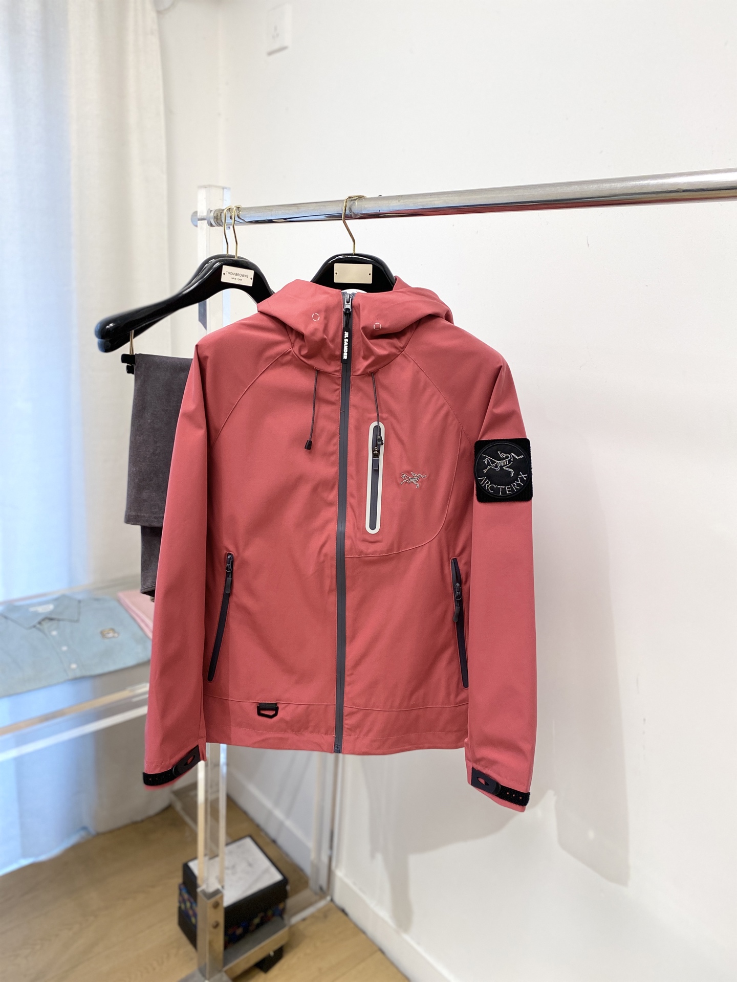 始祖鸟、2025新品夹克外套，时尚帅气，简约百搭款，胸前精致刺绣图案logo，定制原版面料，不仅挺括，保