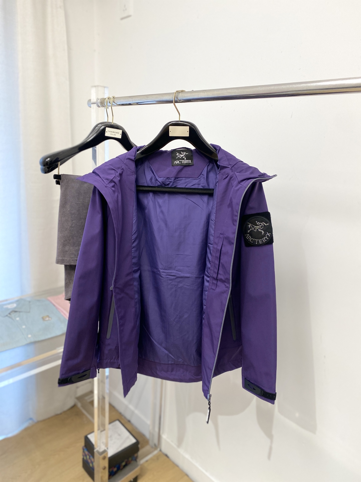 始祖鸟、2025新品夹克外套，时尚帅气，简约百搭款，胸前精致刺绣图案logo，定制原版面料，不仅挺括，保