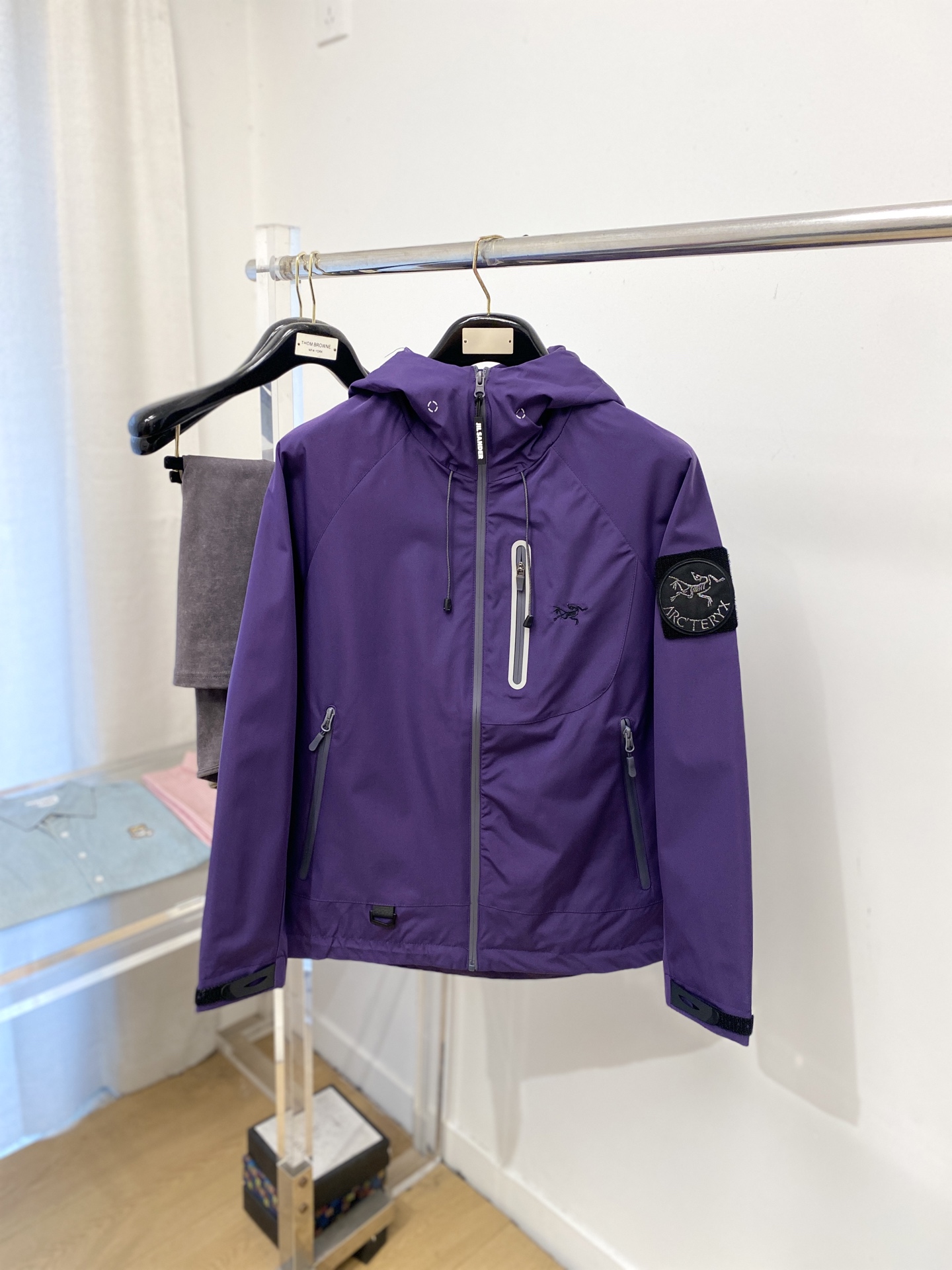 始祖鸟、2025新品夹克外套，时尚帅气，简约百搭款，胸前精致刺绣图案logo，定制原版面料，不仅挺括，保