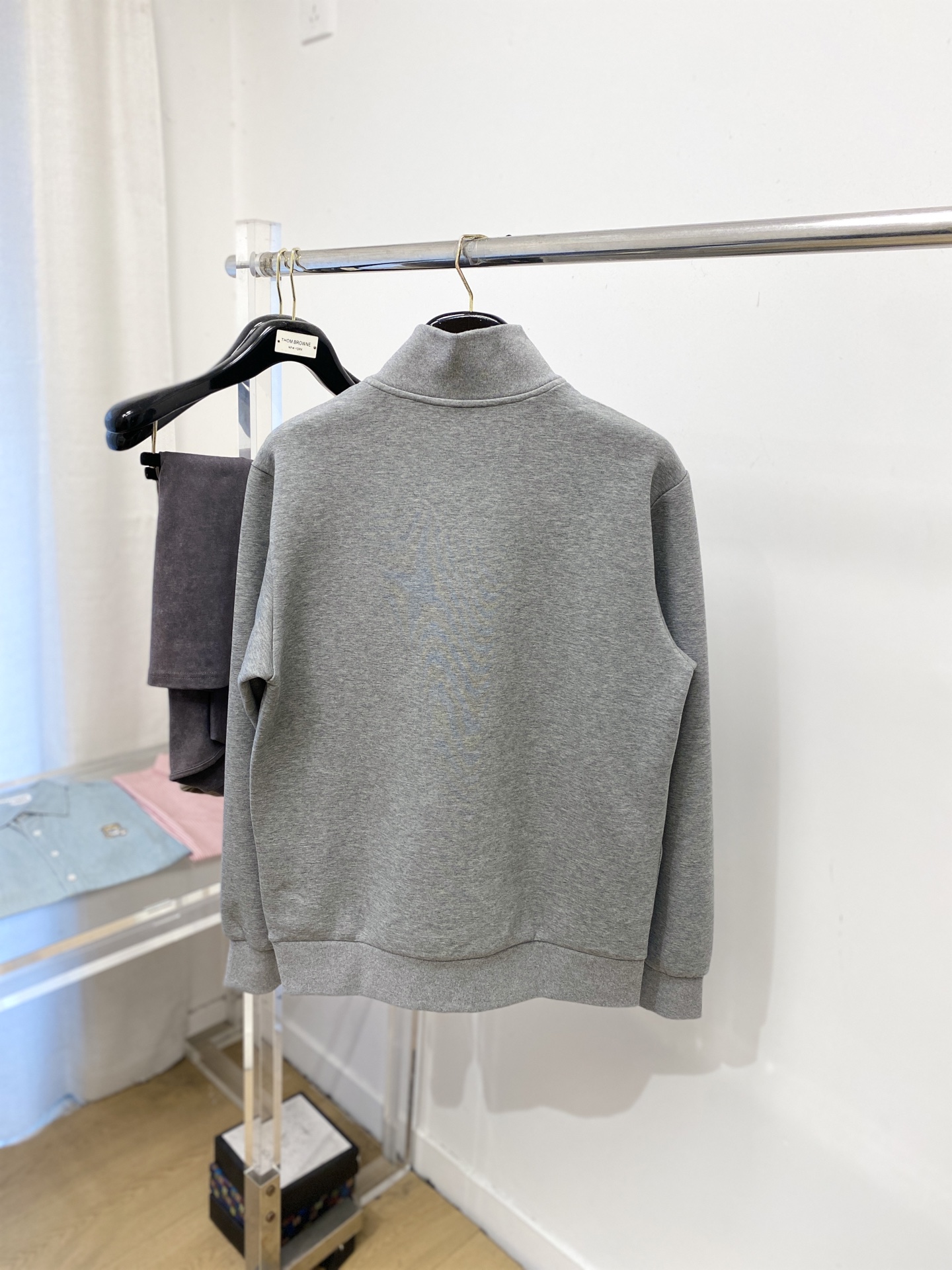 lP🆕、2025新品半拉链卫衣，帅气时尚，胸前精致刺绣图案字母logo，简约百搭款。面料棉 不仅挺括，保