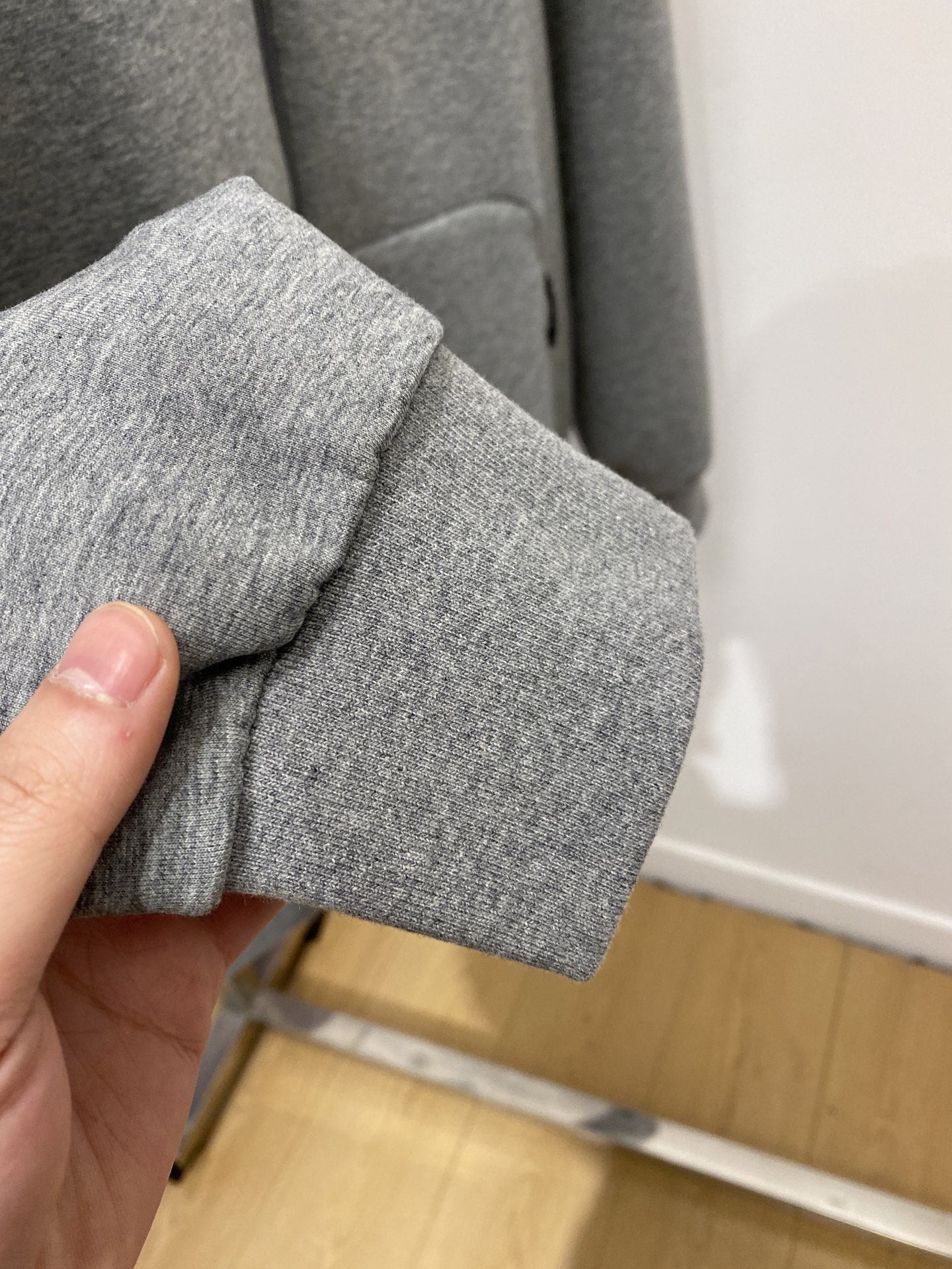 lP🆕、2025新品半拉链卫衣，帅气时尚，胸前精致刺绣图案字母logo，简约百搭款。面料棉 不仅挺括，保