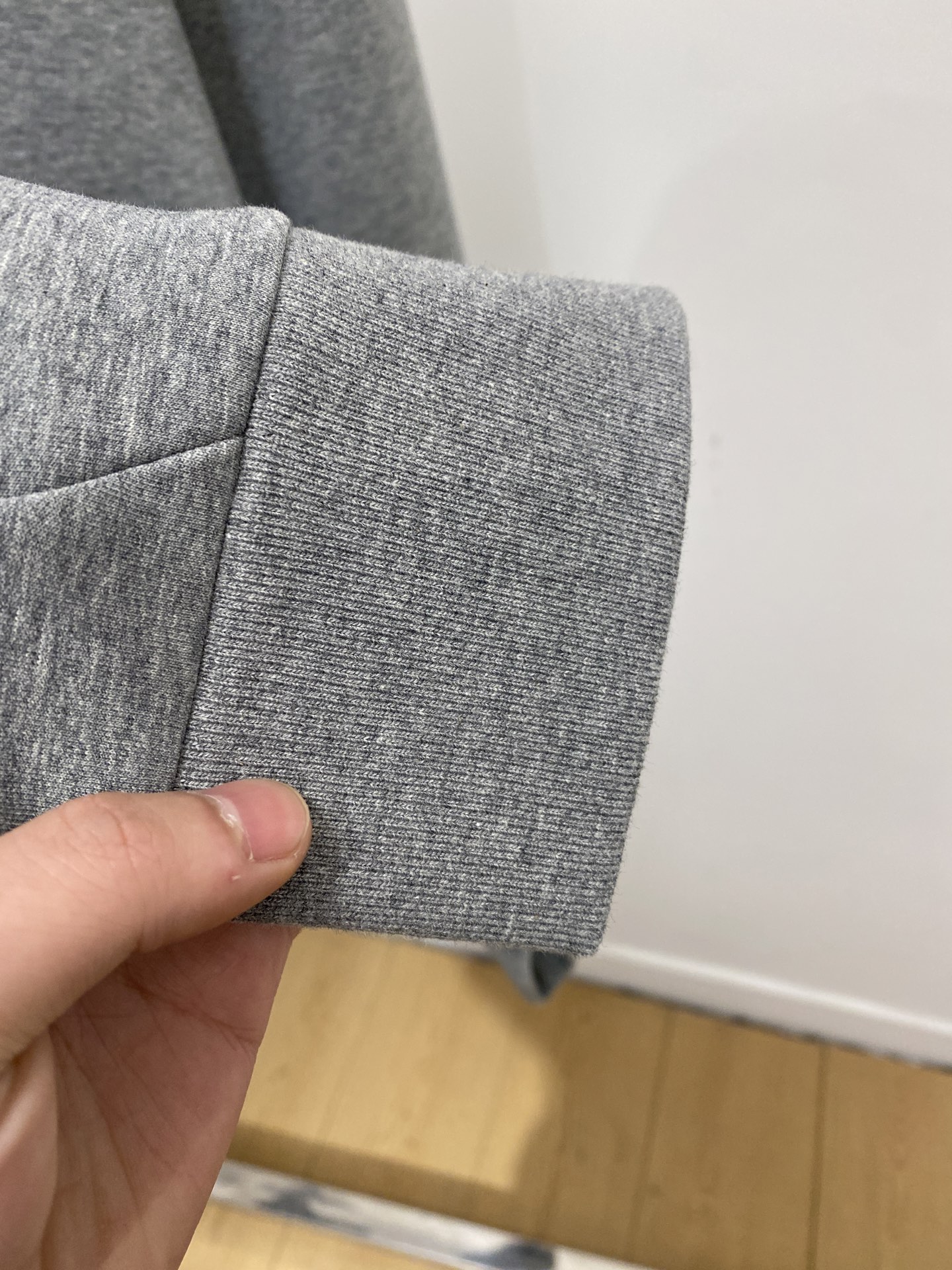 lP🆕、2025新品半拉链卫衣，帅气时尚，胸前精致刺绣图案字母logo，简约百搭款。面料棉 不仅挺括，保