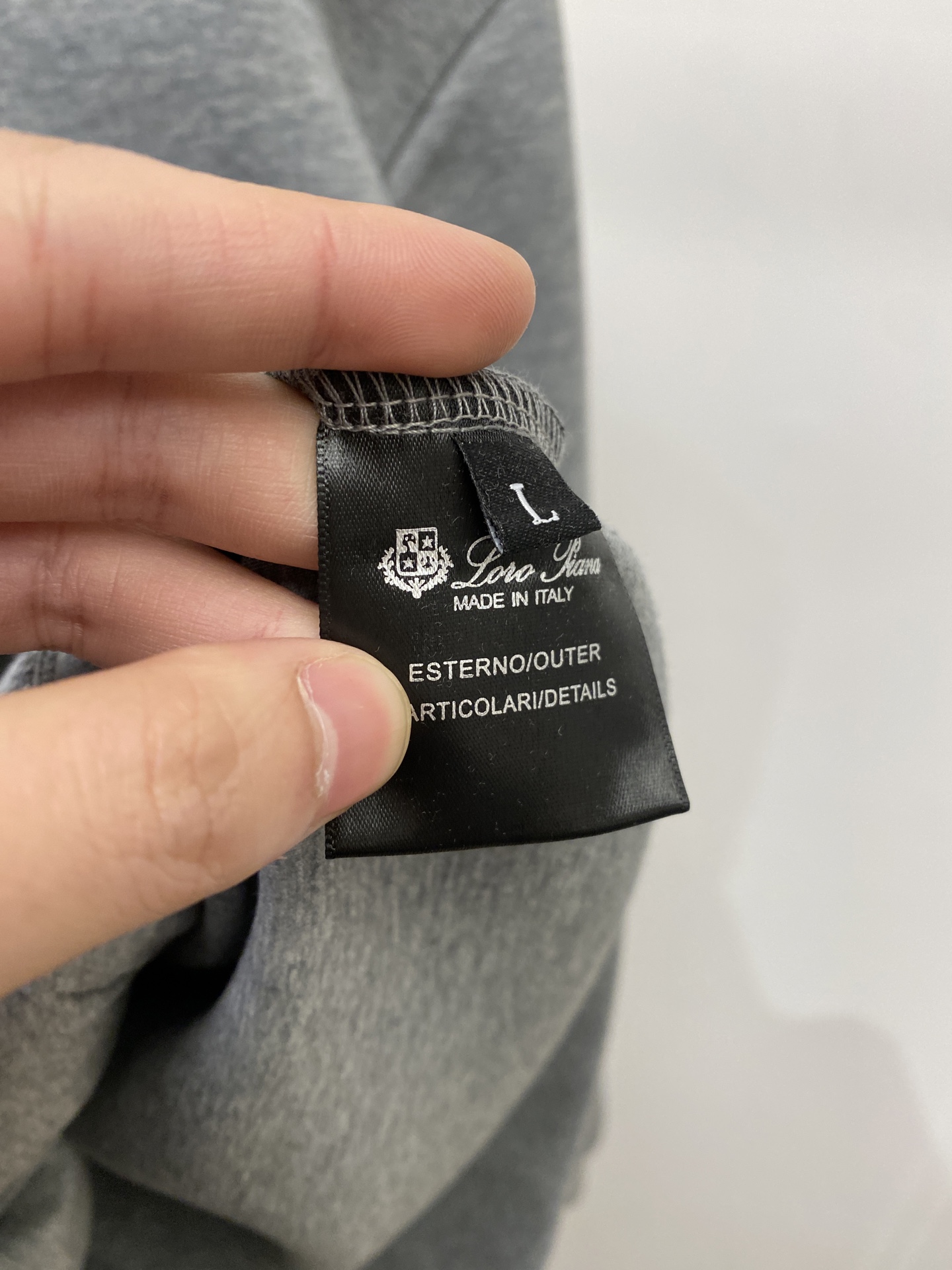 lP🆕、2025新品半拉链卫衣，帅气时尚，胸前精致刺绣图案字母logo，简约百搭款。面料棉 不仅挺括，保