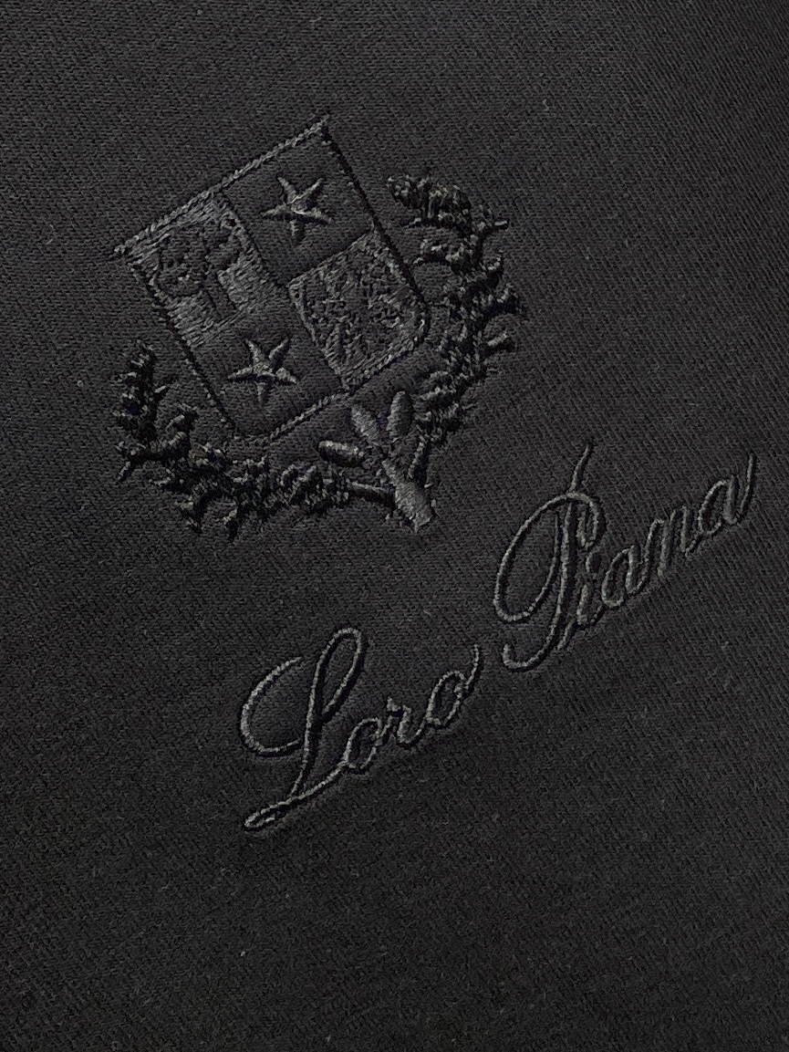 lP🆕、2025新品半拉链卫衣，帅气时尚，胸前精致刺绣图案字母logo，简约百搭款。面料棉 不仅挺括，保