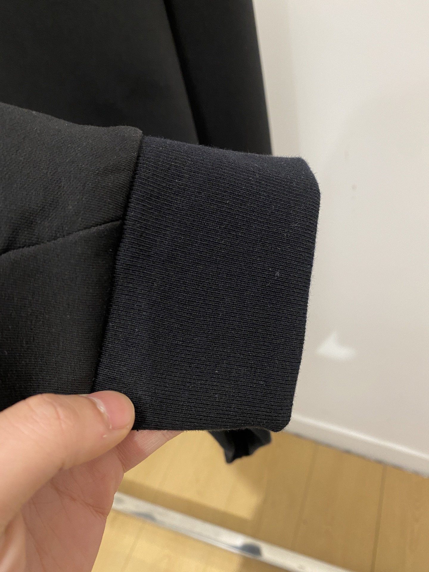 lP🆕、2025新品半拉链卫衣，帅气时尚，胸前精致刺绣图案字母logo，简约百搭款。面料棉 不仅挺括，保