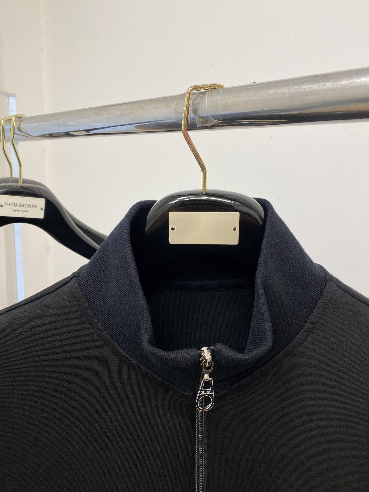 lP🆕、2025新品半拉链卫衣，帅气时尚，胸前精致刺绣图案字母logo，简约百搭款。面料棉 不仅挺括，保