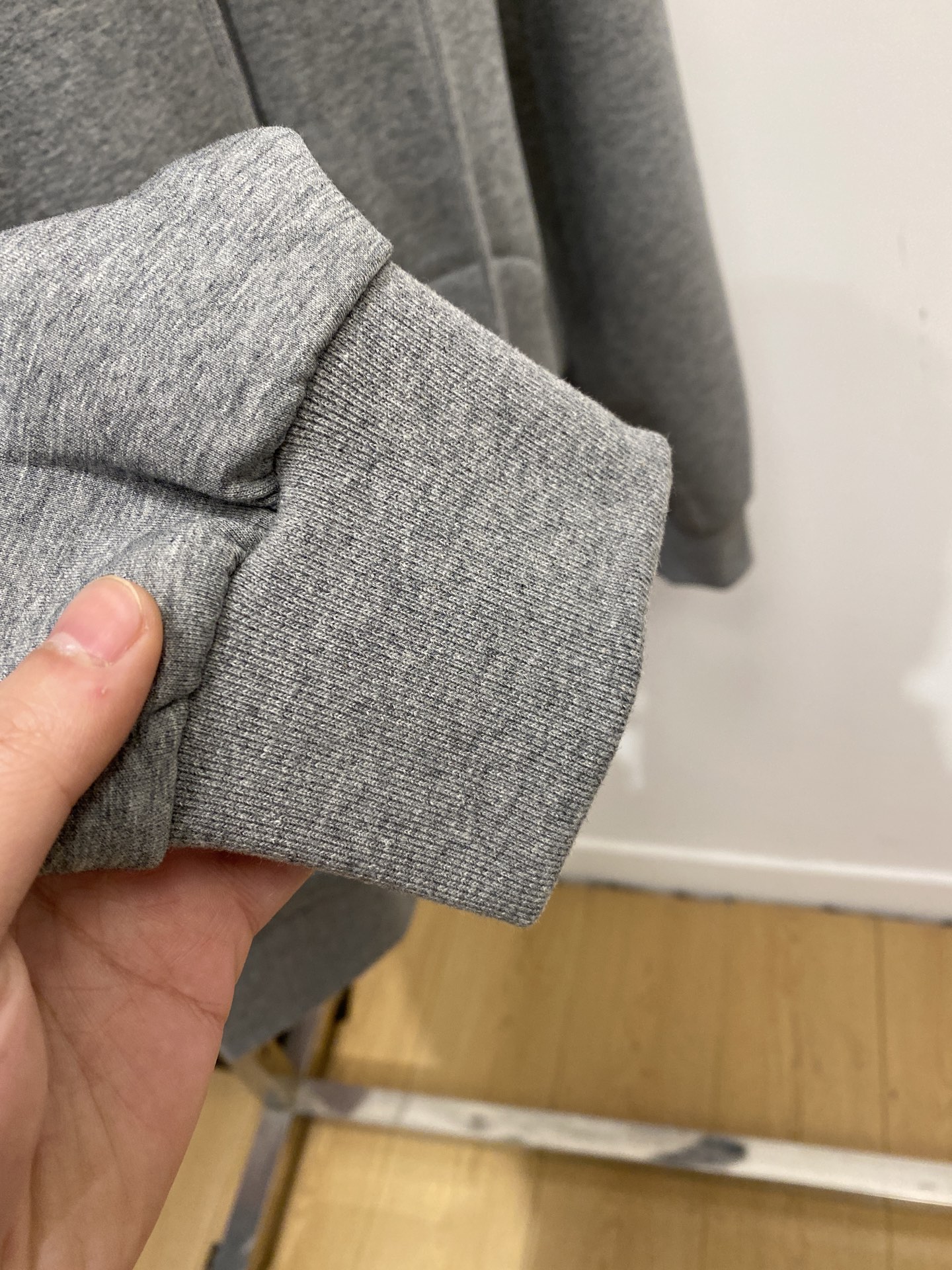 lP🆕、2025新品半拉链卫衣，帅气时尚，胸前精致刺绣图案字母logo，简约百搭款。面料棉 不仅挺括，保