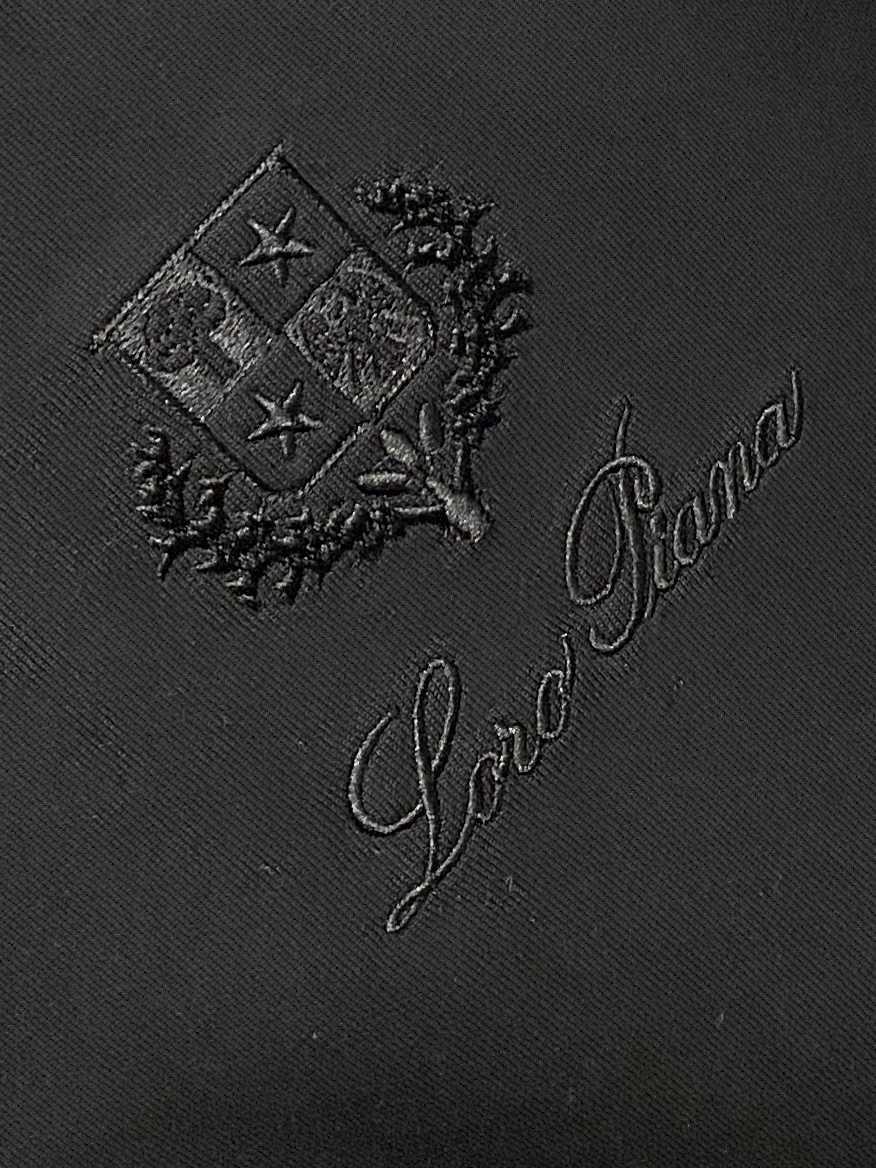 lP🆕、2025新品半拉链卫衣，帅气时尚，胸前精致刺绣图案字母logo，简约百搭款。面料棉 不仅挺括，保