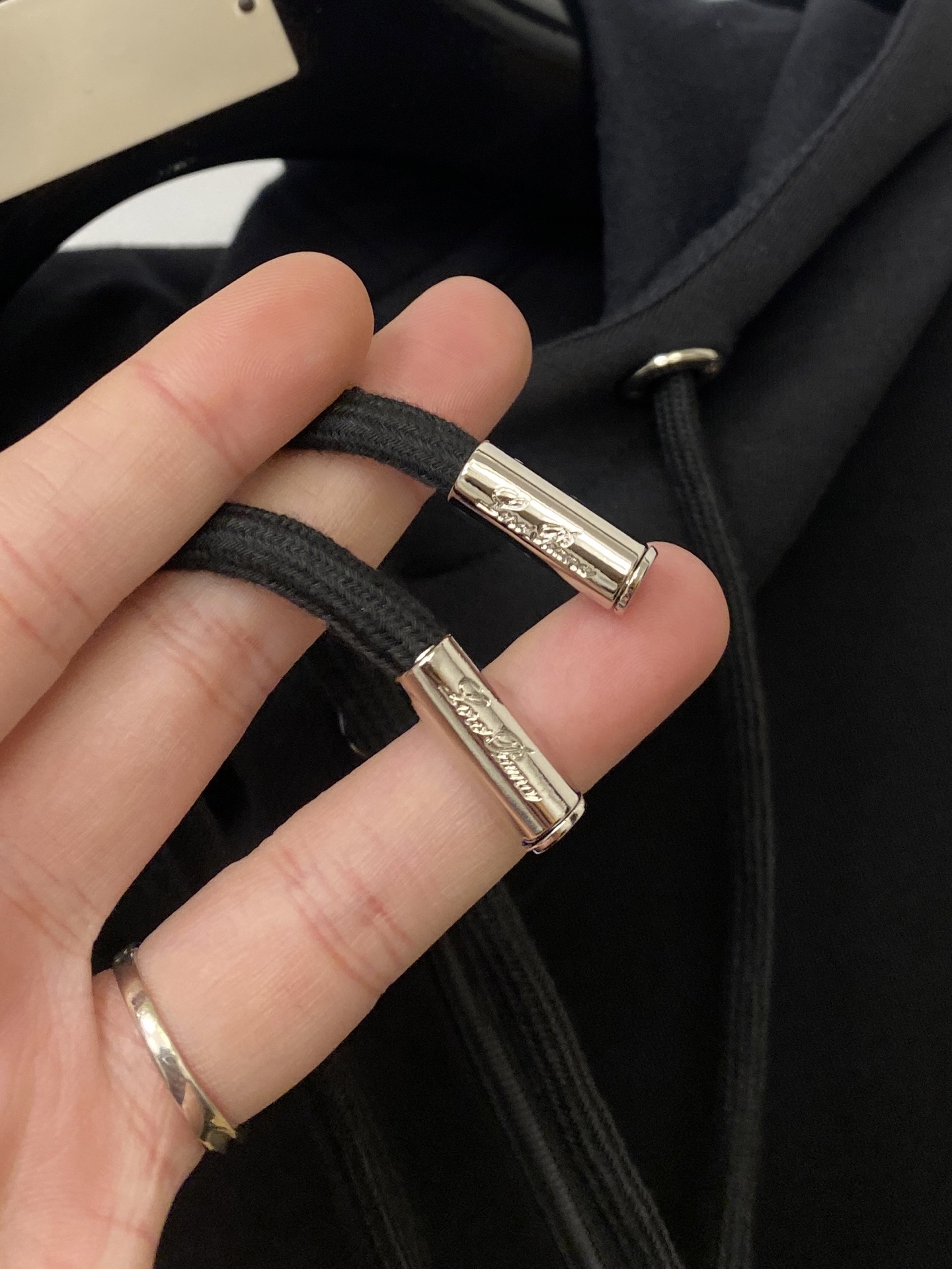 lP🆕、2025新品半拉链卫衣，帅气时尚，胸前精致刺绣图案字母logo，简约百搭款。面料棉 不仅挺括，保