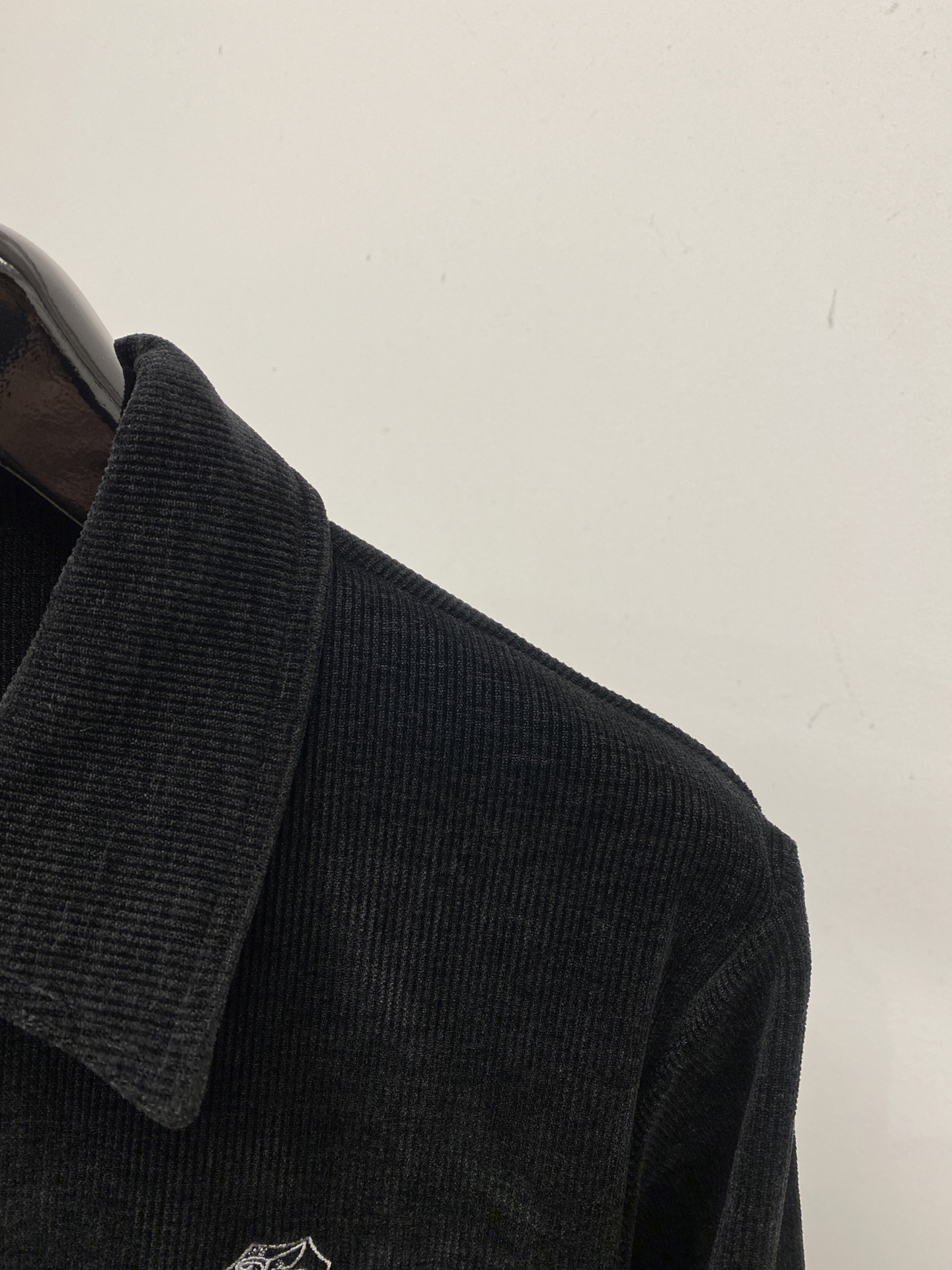 Brunello Cucinelli、2025新品夹克外套，时尚帅气，胸前精致刺绣图案logo，简约百搭