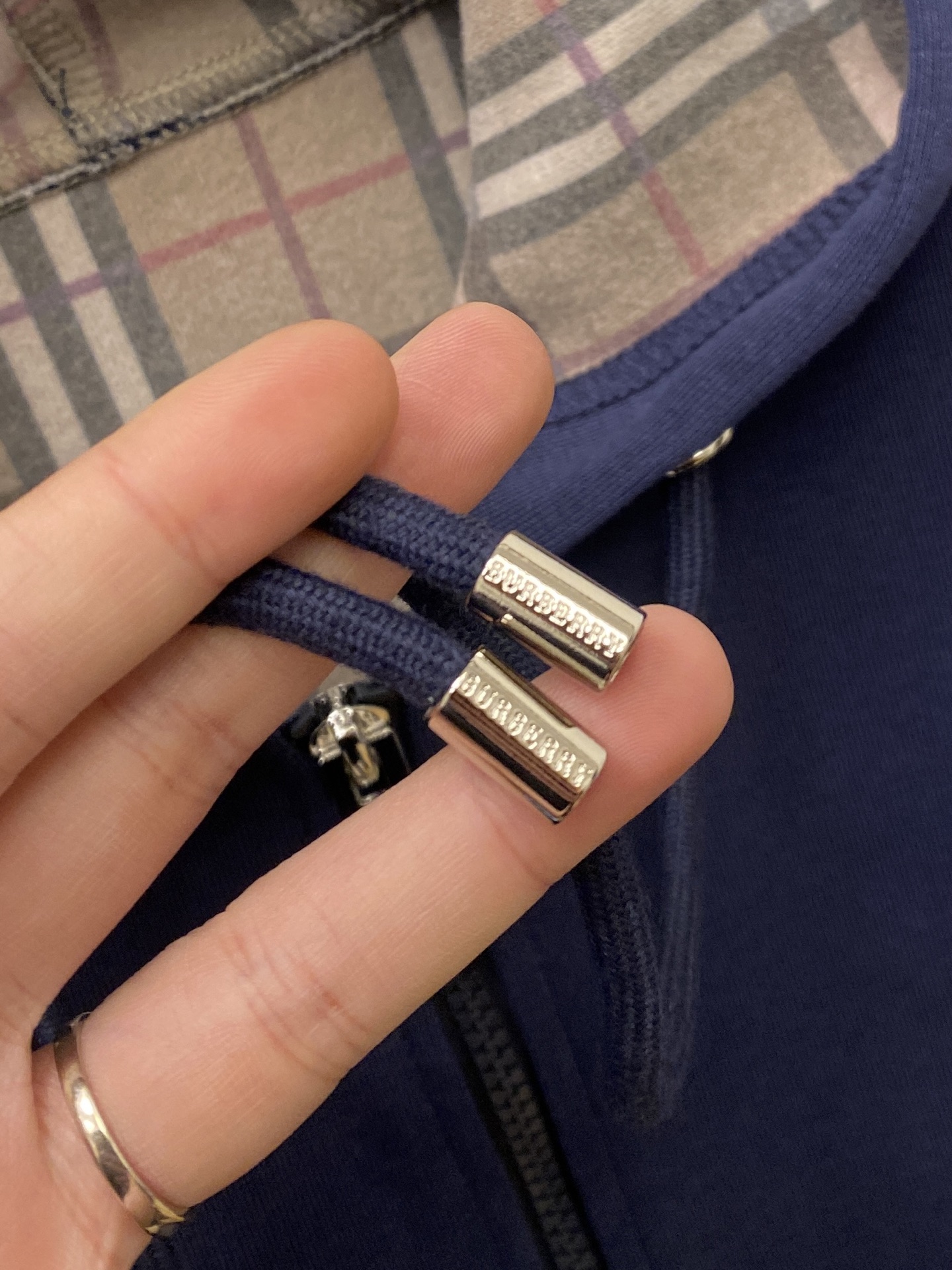 巴宝莉、2025新品卫衣外套，时尚帅气，胸前精致刺绣图案logo，简约百搭款，定制原版面料，不仅挺括，保