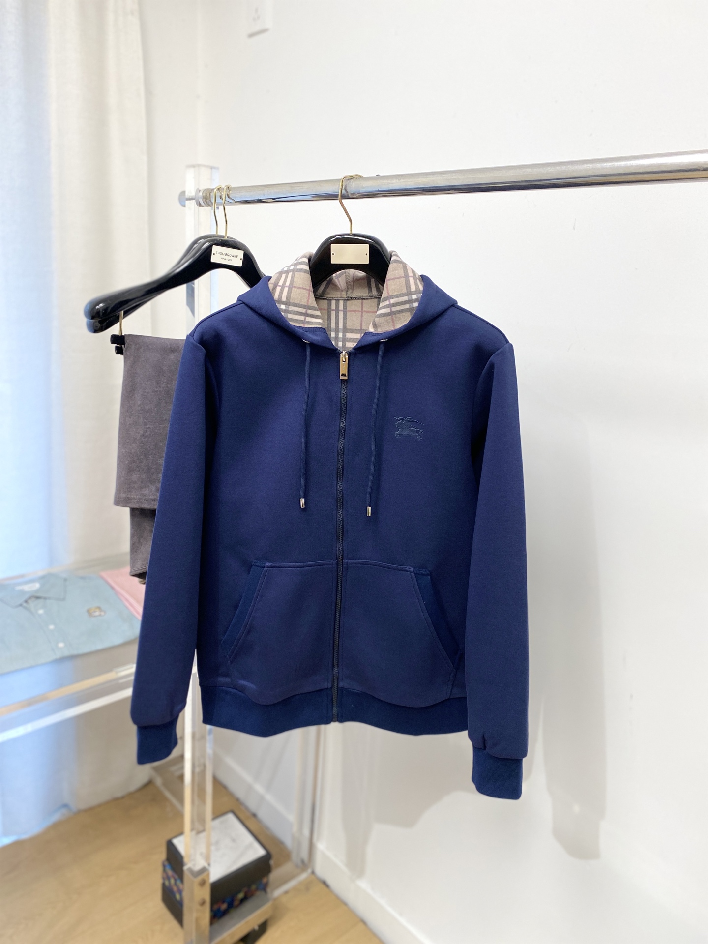 巴宝莉、2025新品卫衣外套，时尚帅气，胸前精致刺绣图案logo，简约百搭款，定制原版面料，不仅挺括，保