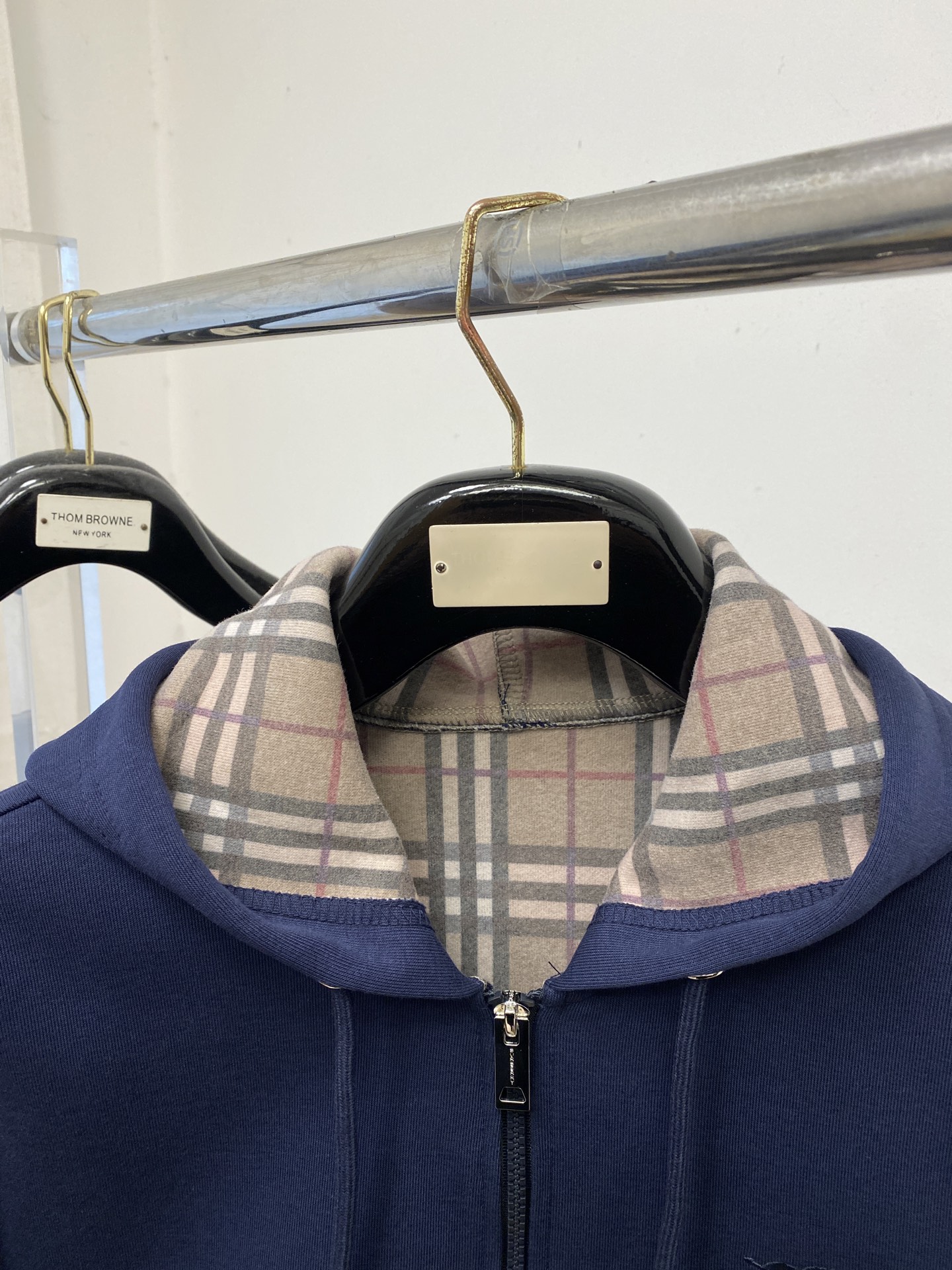 巴宝莉、2025新品卫衣外套，时尚帅气，胸前精致刺绣图案logo，简约百搭款，定制原版面料，不仅挺括，保