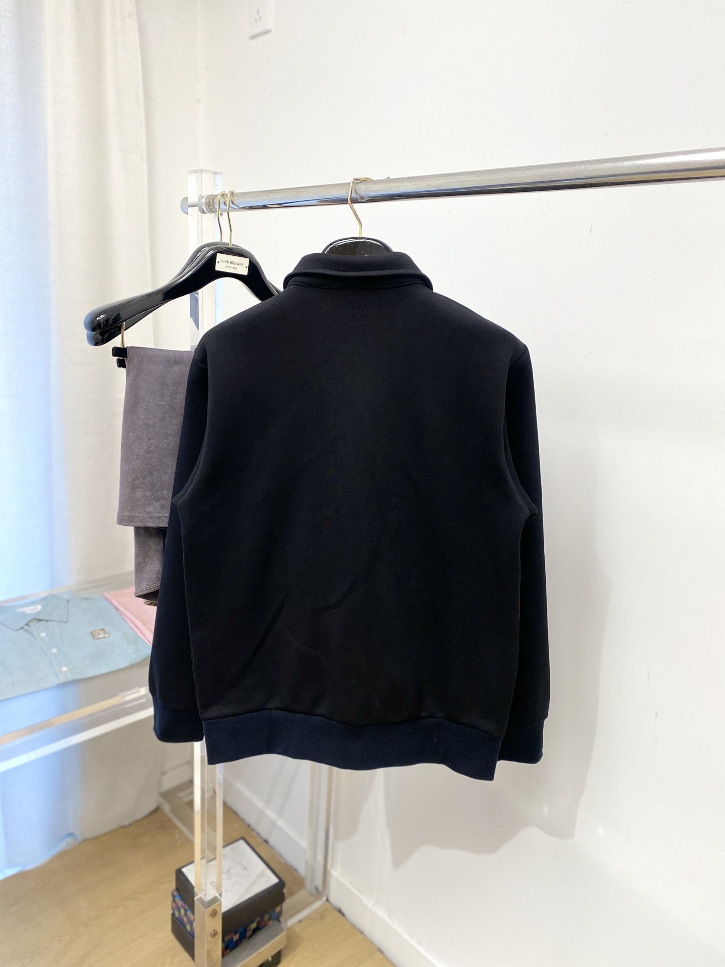 迪奥、2025新品夹克外套，时尚帅气，胸前精致刺绣字母logo，简约百搭款，定制原版面料，不仅挺括，保持