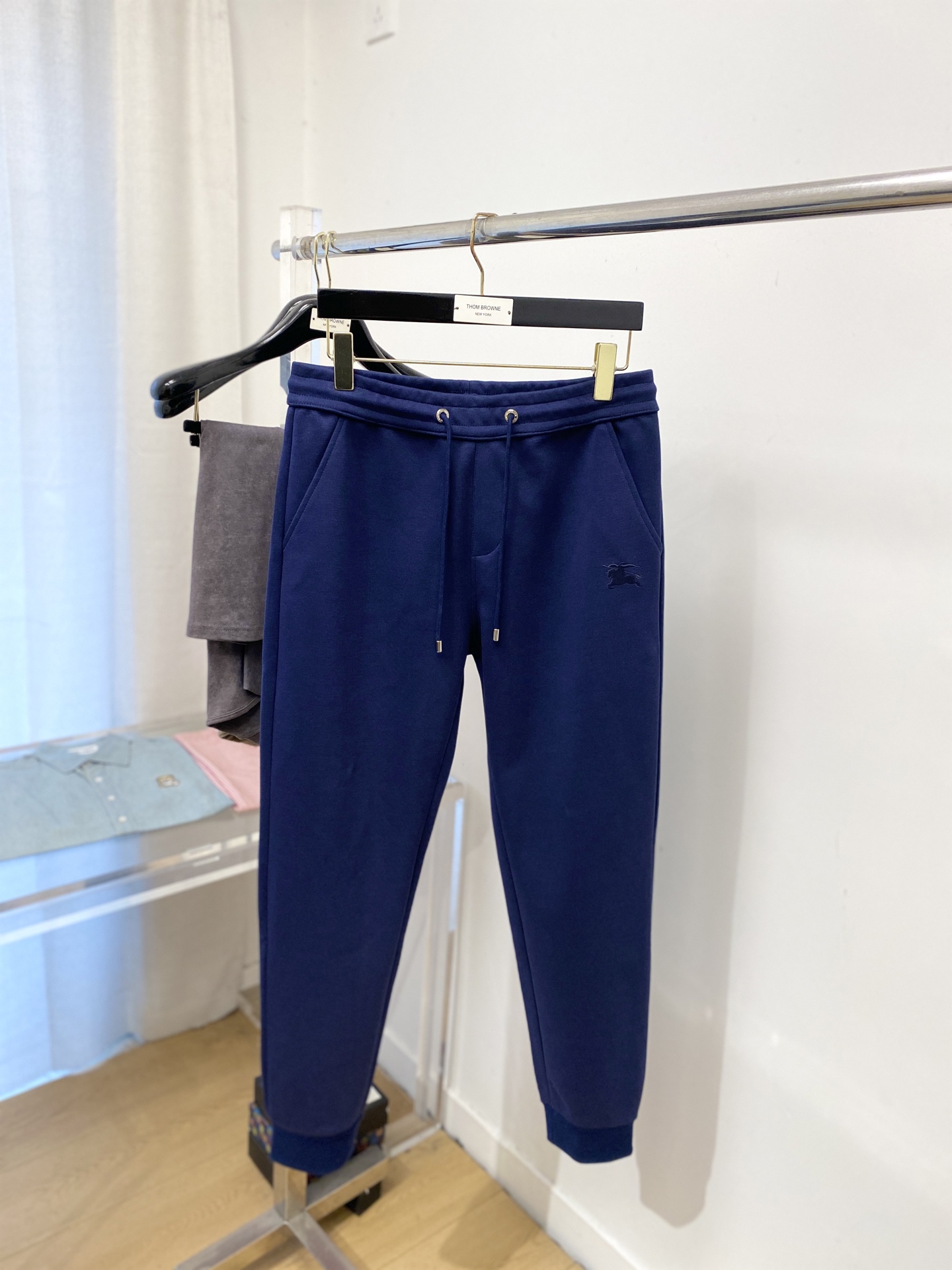 巴宝莉、2025爆款休闲裤 高弹显瘦必爆简约百搭爆款，做工精细，每一针都看得到用心，超多明星网红最爱 拉