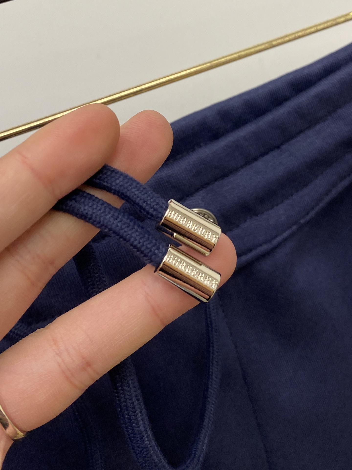 巴宝莉、2025爆款休闲裤 高弹显瘦必爆简约百搭爆款，做工精细，每一针都看得到用心，超多明星网红最爱 拉