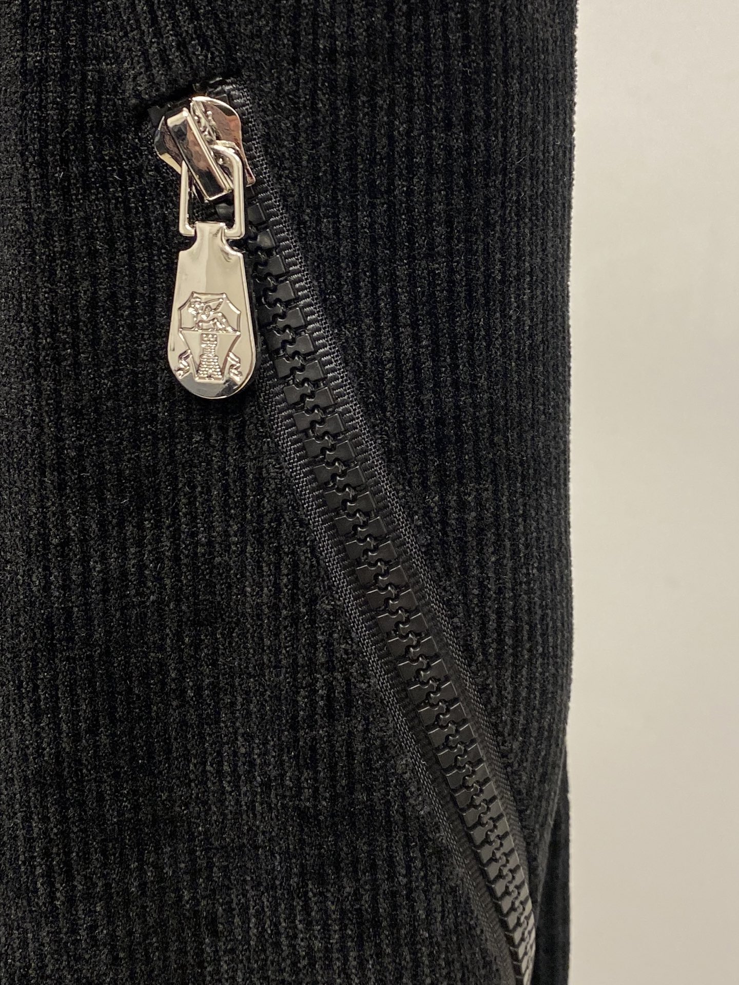 Brunello Cucinelli、2025爆款休闲裤 高弹显瘦必爆简约百搭爆款，做工精细，每一针都看