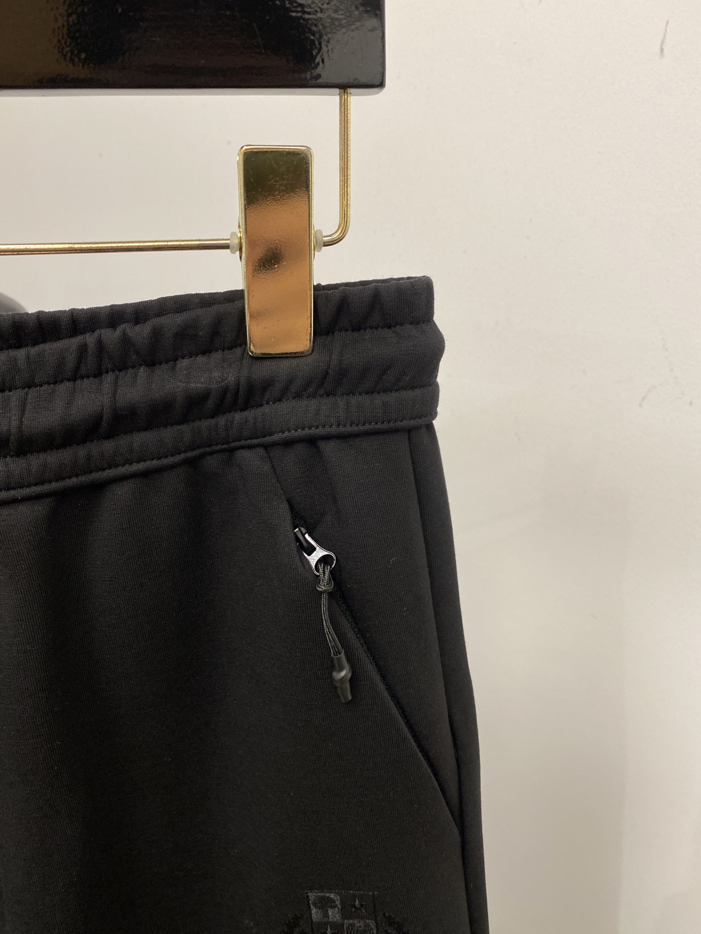 lP🆕、2025爆款休闲裤 高弹显瘦必爆简约百搭爆款，做工精细，每一针都看得到用心，超多明星网红最爱 拉