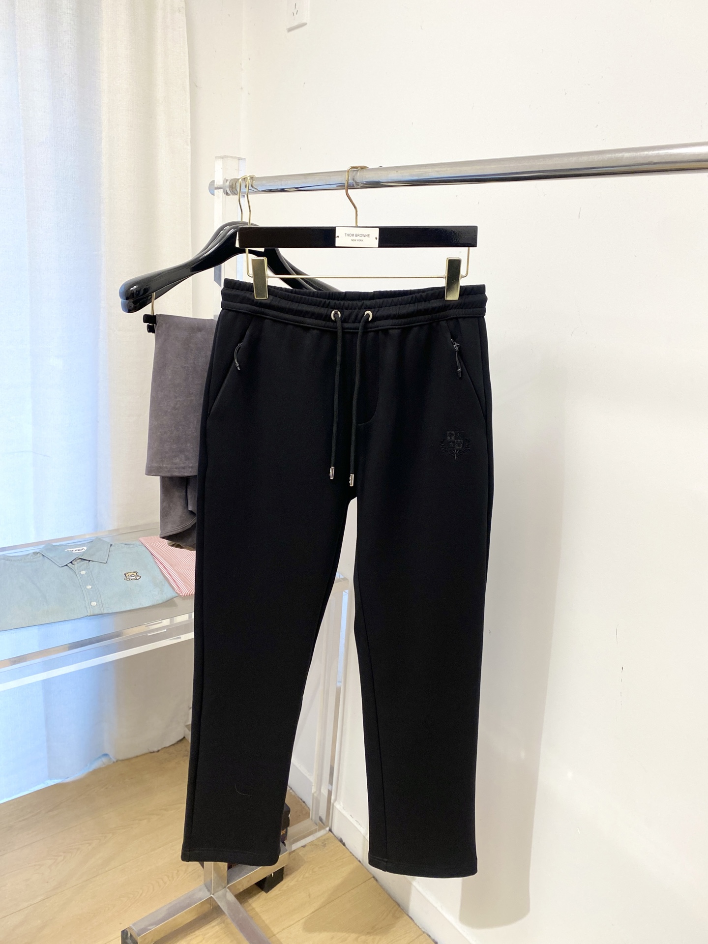 lP🆕、2025爆款休闲裤 高弹显瘦必爆简约百搭爆款，做工精细，每一针都看得到用心，超多明星网红最爱 拉