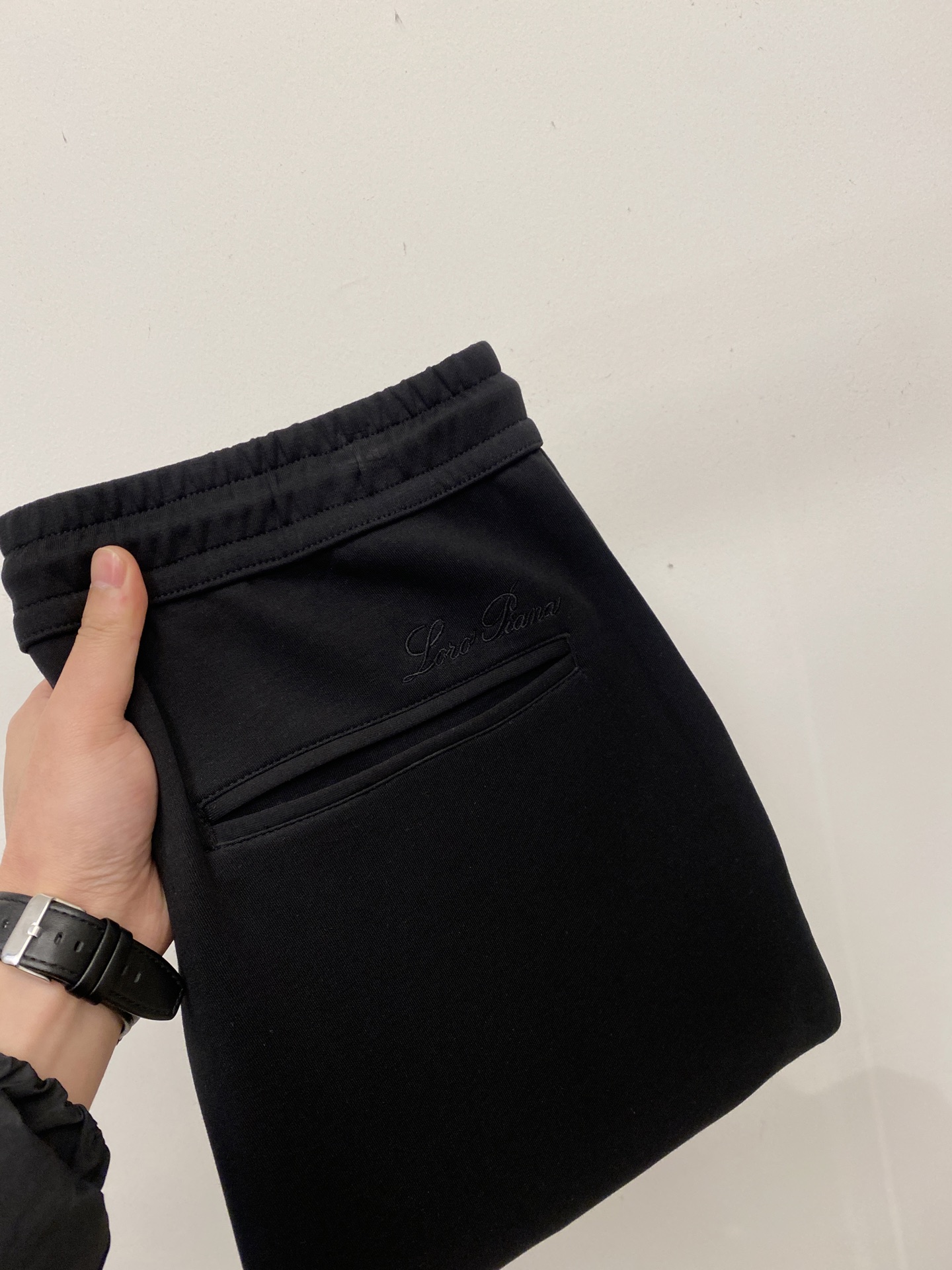 lP🆕、2025爆款休闲裤 高弹显瘦必爆简约百搭爆款，做工精细，每一针都看得到用心，超多明星网红最爱 拉