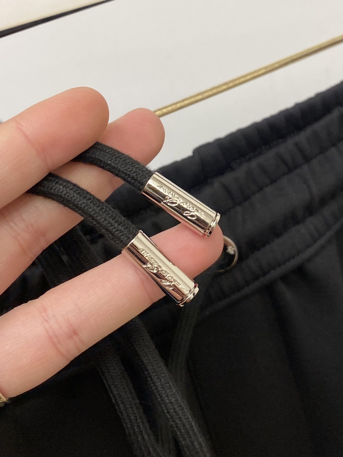 lP🆕、2025爆款休闲裤 高弹显瘦必爆简约百搭爆款，做工精细，每一针都看得到用心，超多明星网红最爱 拉