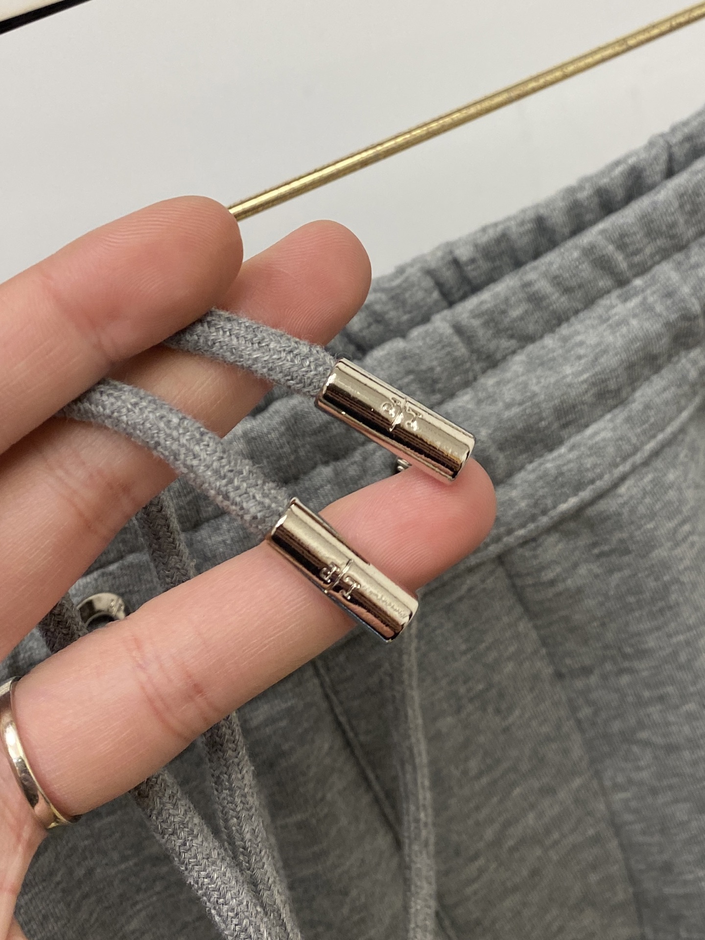 lP🆕、2025爆款休闲裤 高弹显瘦必爆简约百搭爆款，做工精细，每一针都看得到用心，超多明星网红最爱 拉