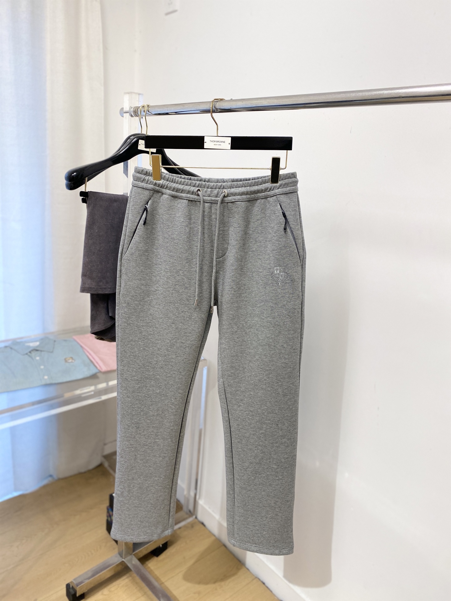 lP🆕、2025爆款休闲裤 高弹显瘦必爆简约百搭爆款，做工精细，每一针都看得到用心，超多明星网红最爱 拉