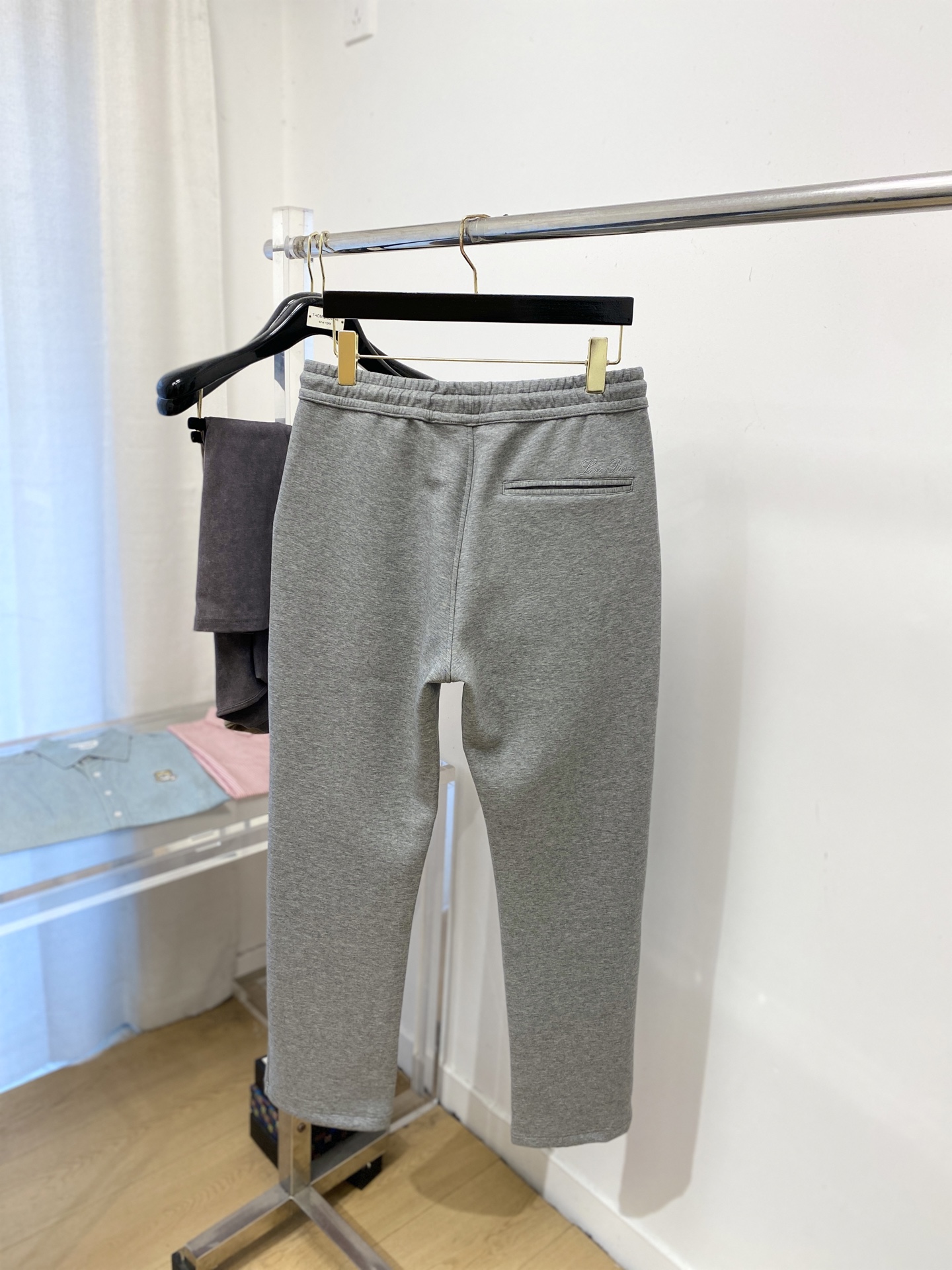 lP🆕、2025爆款休闲裤 高弹显瘦必爆简约百搭爆款，做工精细，每一针都看得到用心，超多明星网红最爱 拉