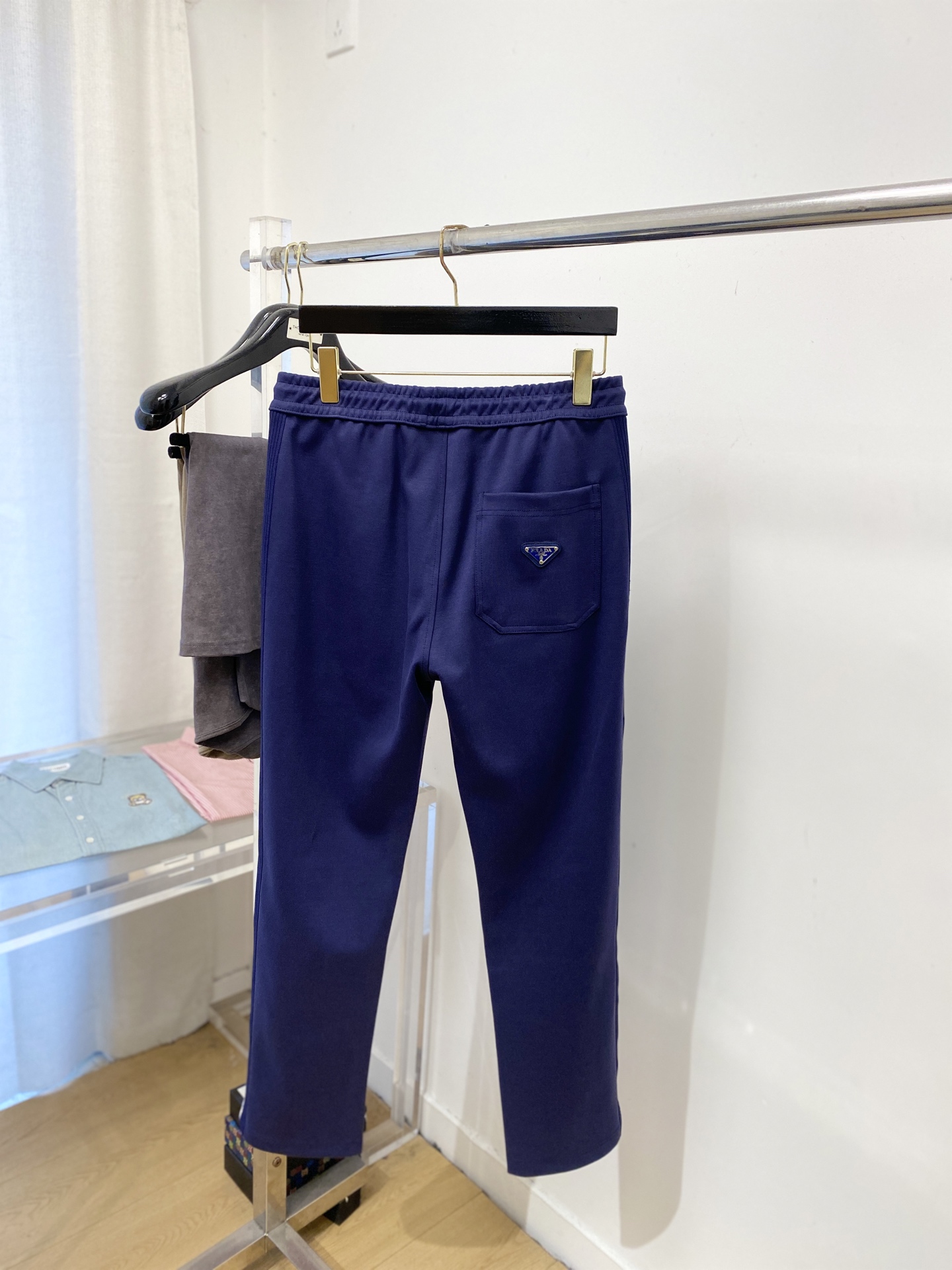 普拉达、2025爆款休闲裤 高弹显瘦必爆简约百搭爆款，做工精细，每一针都看得到用心，超多明星网红最爱 拉