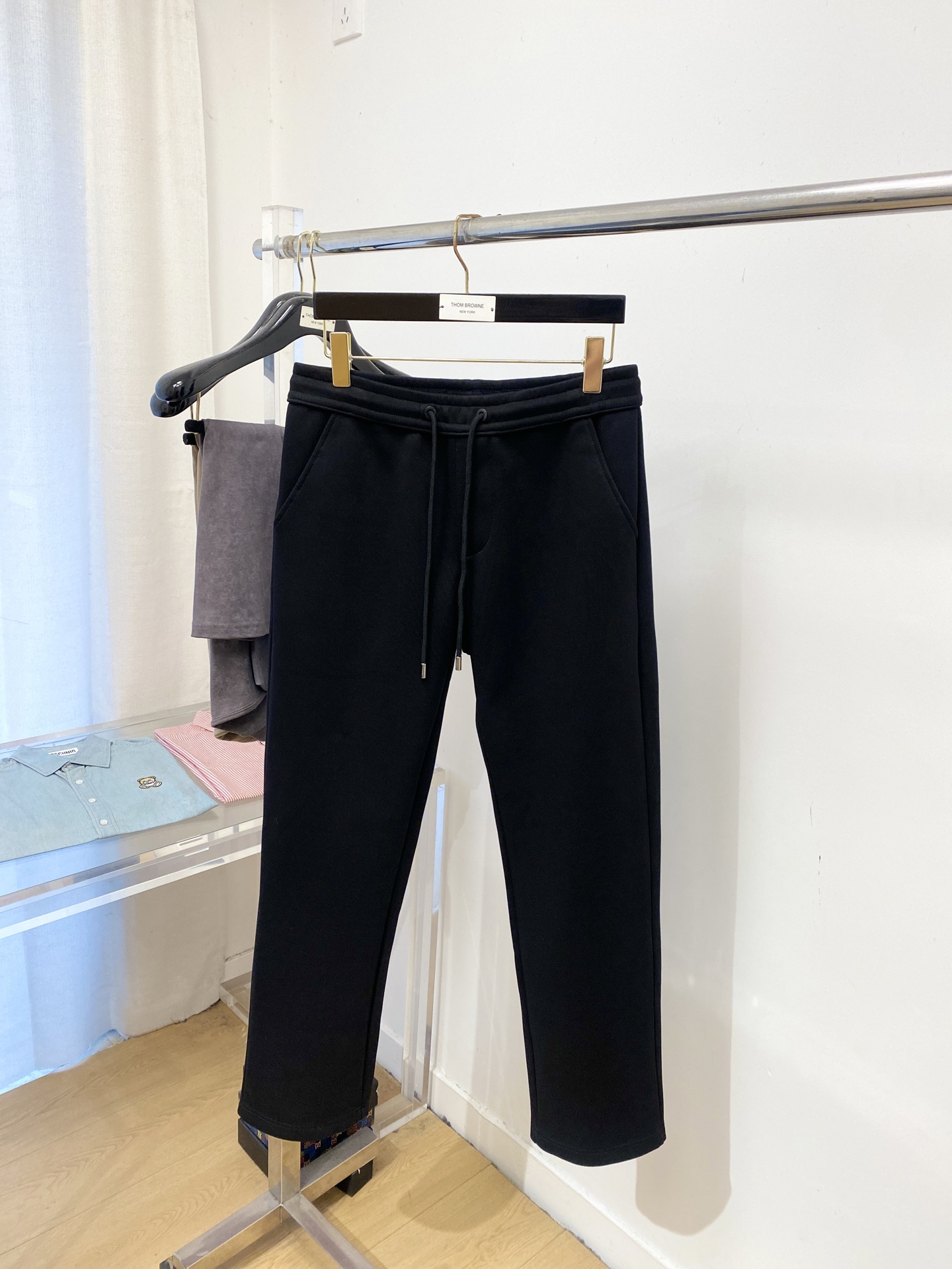 迪奥、2025爆款休闲裤 高弹显瘦必爆简约百搭爆款，做工精细，每一针都看得到用心，超多明星网红最爱 拉长