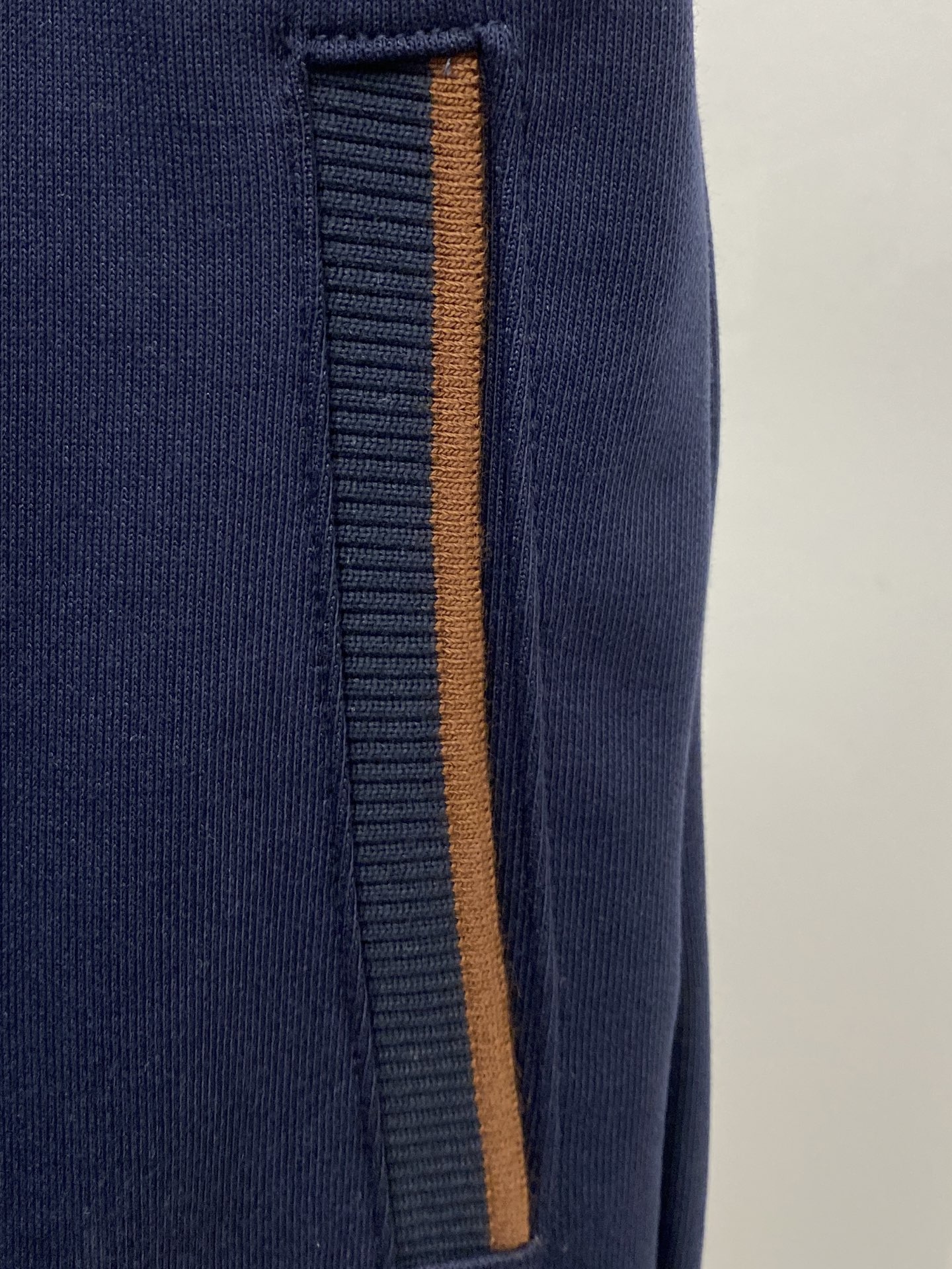 lP🆕、2025爆款休闲裤 高弹显瘦必爆简约百搭爆款，做工精细，每一针都看得到用心，超多明星网红最爱 拉