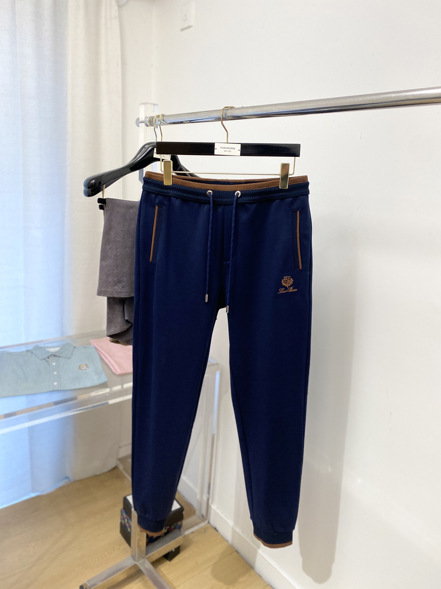 lP🆕、2025爆款休闲裤 高弹显瘦必爆简约百搭爆款，做工精细，每一针都看得到用心，超多明星网红最爱 拉