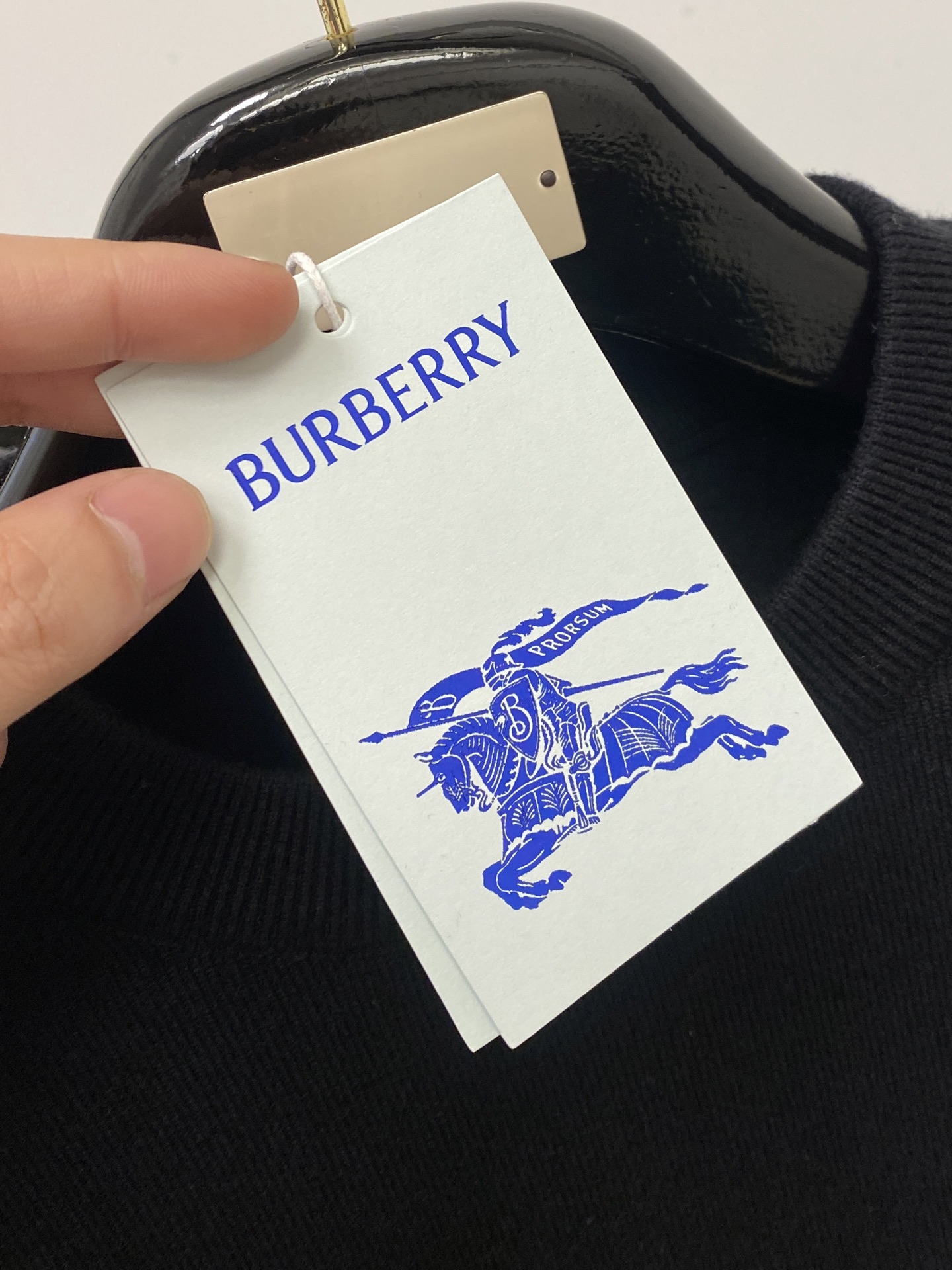 支持年后退换！ 巴宝莉、2025新品羊毛衣 具有手感细腻柔软，可直接与肌肤接触，让暖心的纱线变化出细腻的