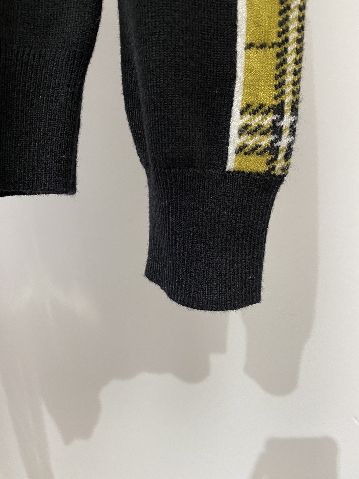 支持年后退换！ 巴宝莉、2025新品羊毛衣 具有手感细腻柔软，可直接与肌肤接触，让暖心的纱线变化出细腻的