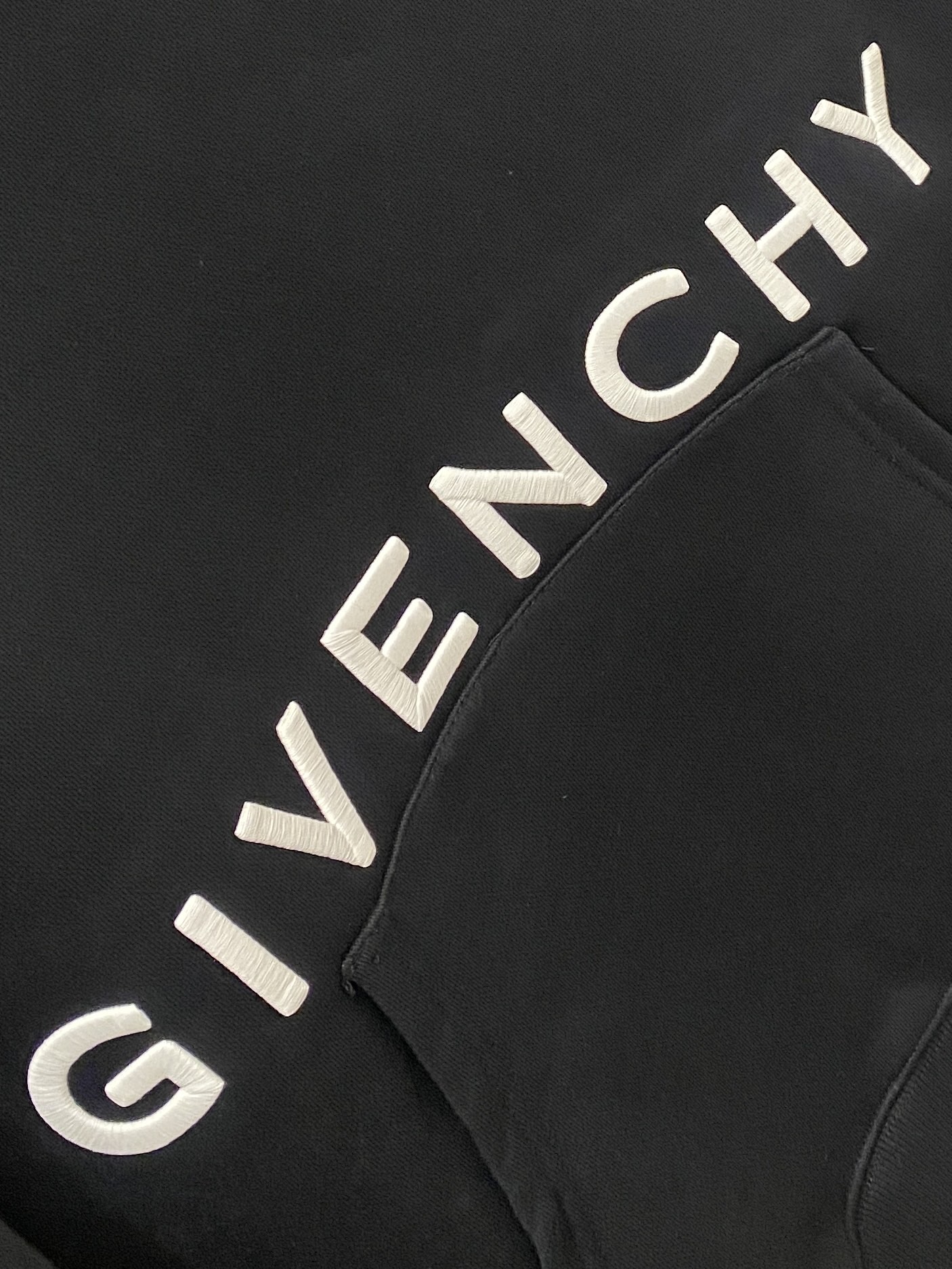 支持年后退换！ 纪梵希、2025新品卫衣，帅气时尚，胸口精致刺绣字母logo，简约百搭款。面料棉 不仅挺