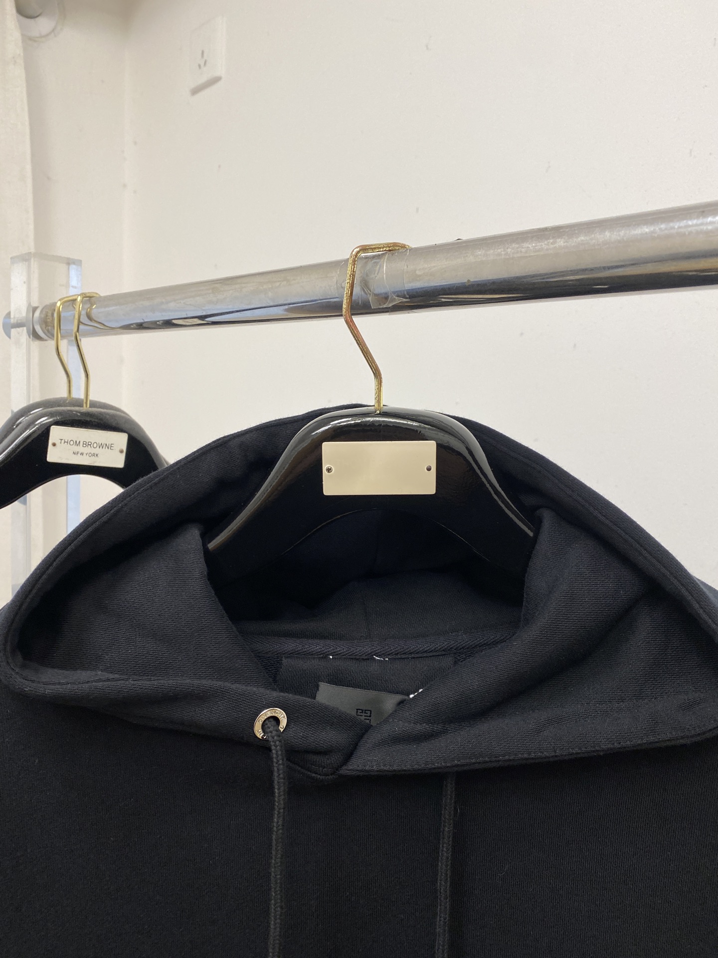 支持年后退换！ 纪梵希、2025新品卫衣，帅气时尚，胸口精致刺绣字母logo，简约百搭款。面料棉 不仅挺