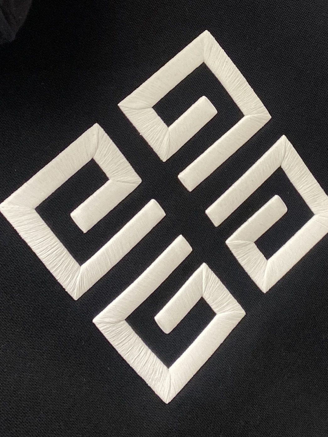 支持年后退换！ 纪梵希、2025新品卫衣，帅气时尚，胸口精致刺绣字母logo，简约百搭款。面料棉 不仅挺