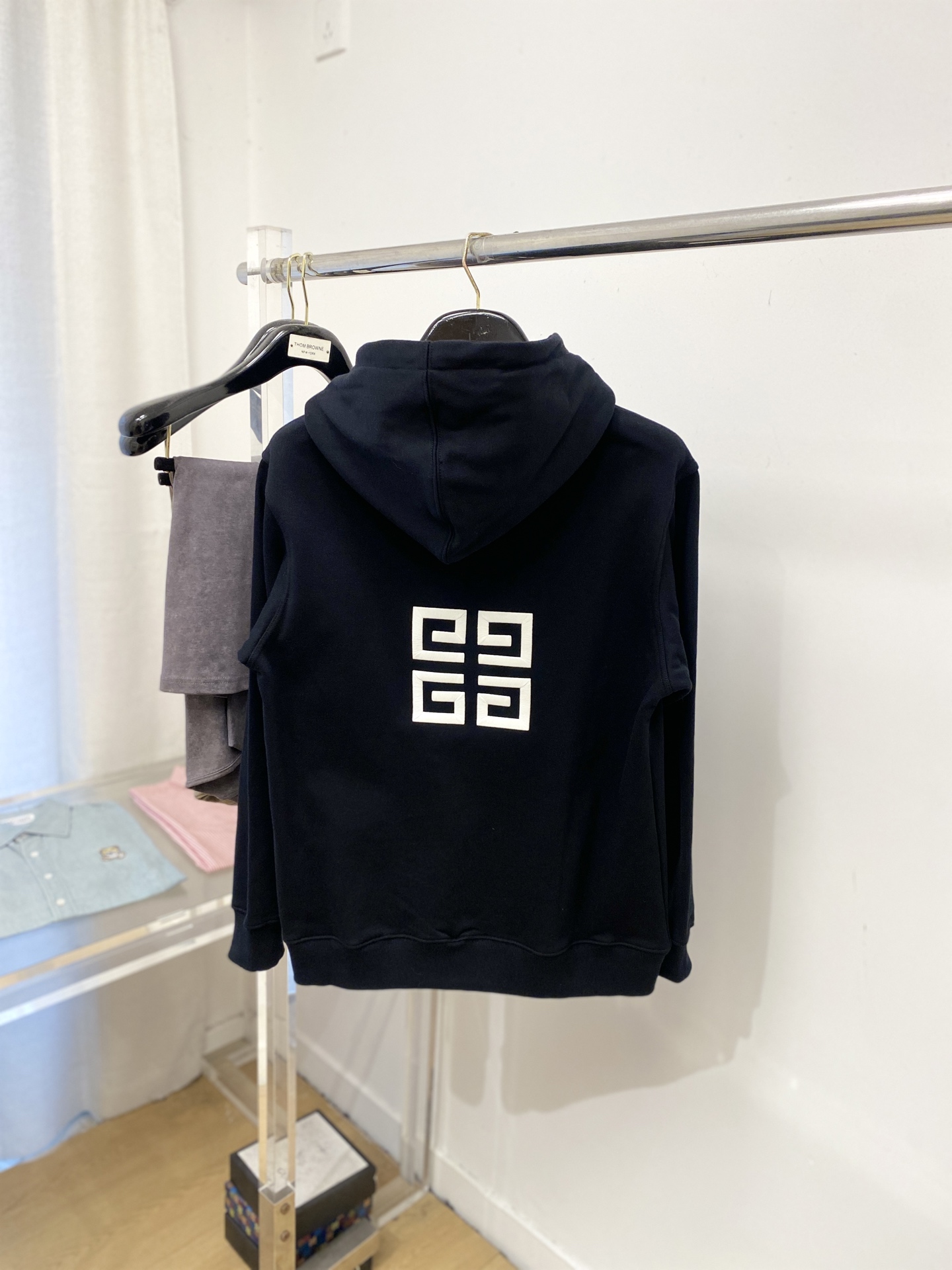 支持年后退换！ 纪梵希、2025新品卫衣，帅气时尚，胸口精致刺绣字母logo，简约百搭款。面料棉 不仅挺