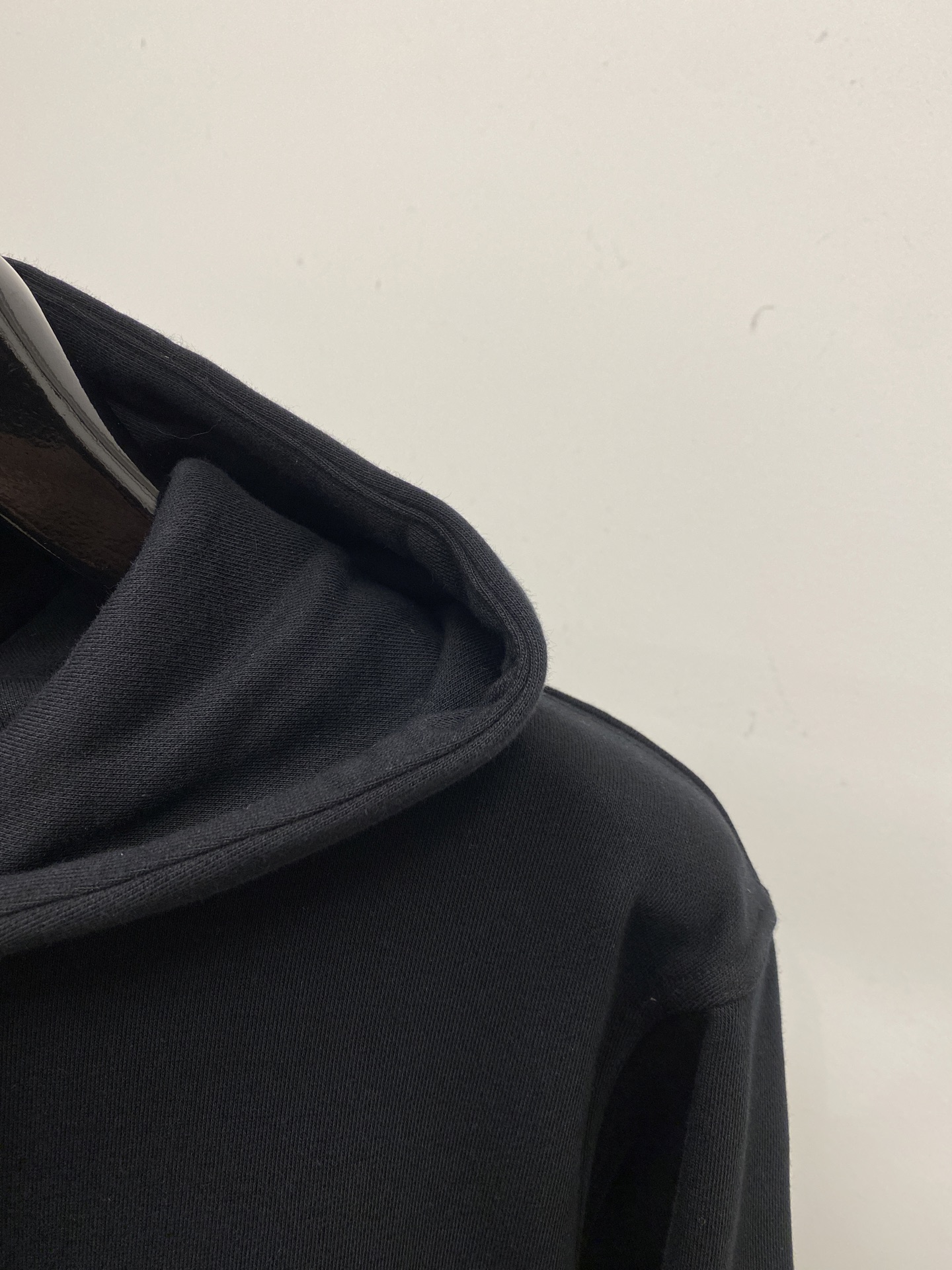 支持年后退换！ ￼ 纪梵希、2025新品卫衣，帅气时尚，胸口精致刺绣图案logo，简约百搭款。面料棉 不