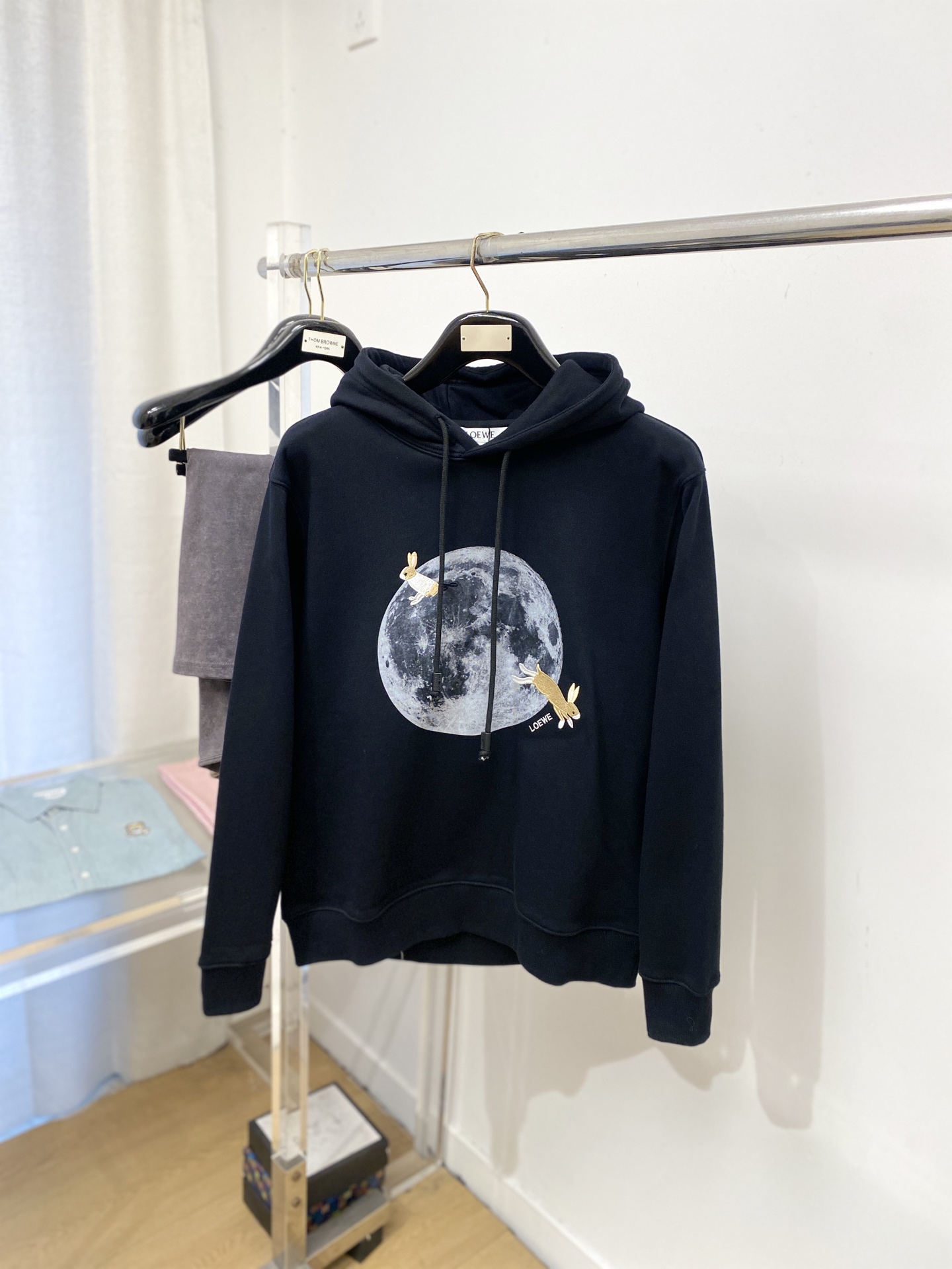 支持年后退换！ ￼ 纪梵希、2025新品卫衣，帅气时尚，胸口精致刺绣图案字母logo，简约百搭款。面料棉