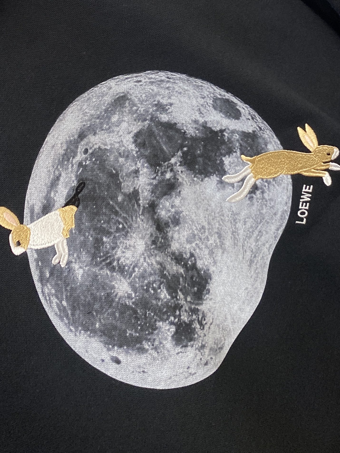 支持年后退换！ ￼ 纪梵希、2025新品卫衣，帅气时尚，胸口精致刺绣图案字母logo，简约百搭款。面料棉