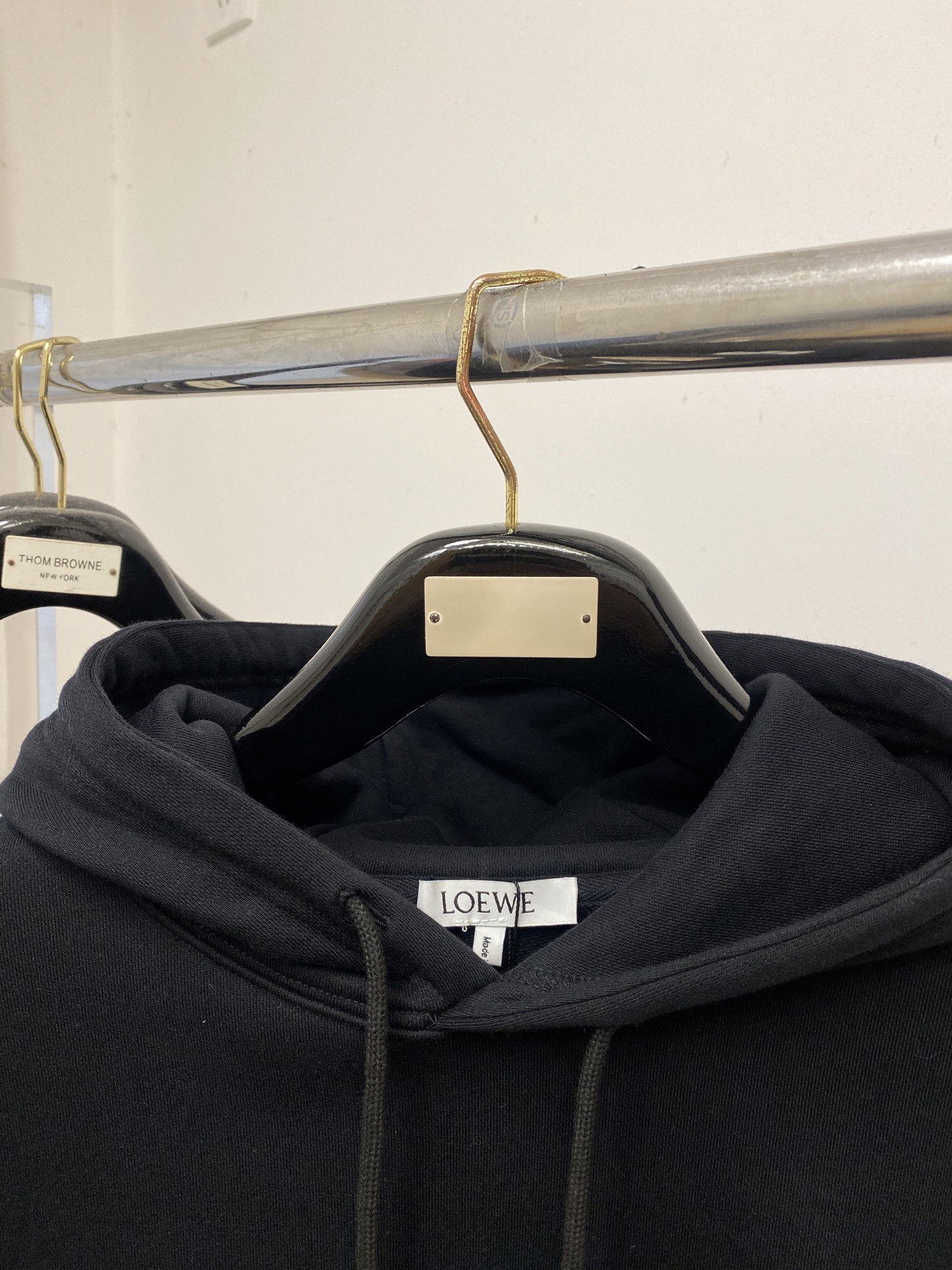 支持年后退换！ ￼ 纪梵希、2025新品卫衣，帅气时尚，胸口精致刺绣图案字母logo，简约百搭款。面料棉