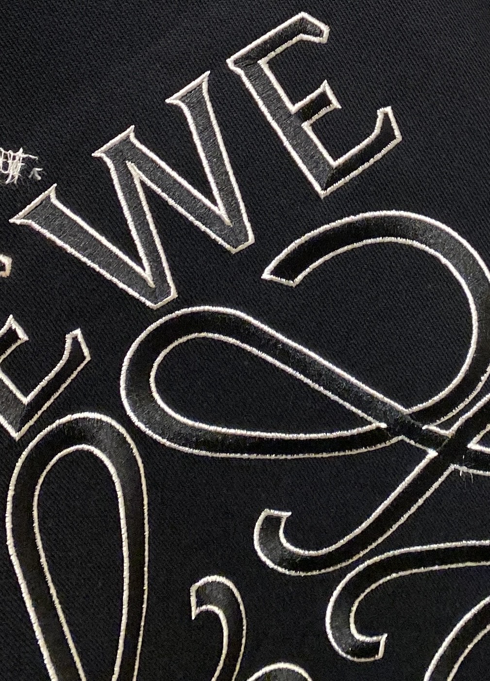 支持年后退换！ ￼ 罗意威、2025新品卫衣，帅气时尚，胸口精致刺绣图案字母logo，简约百搭款。面料棉