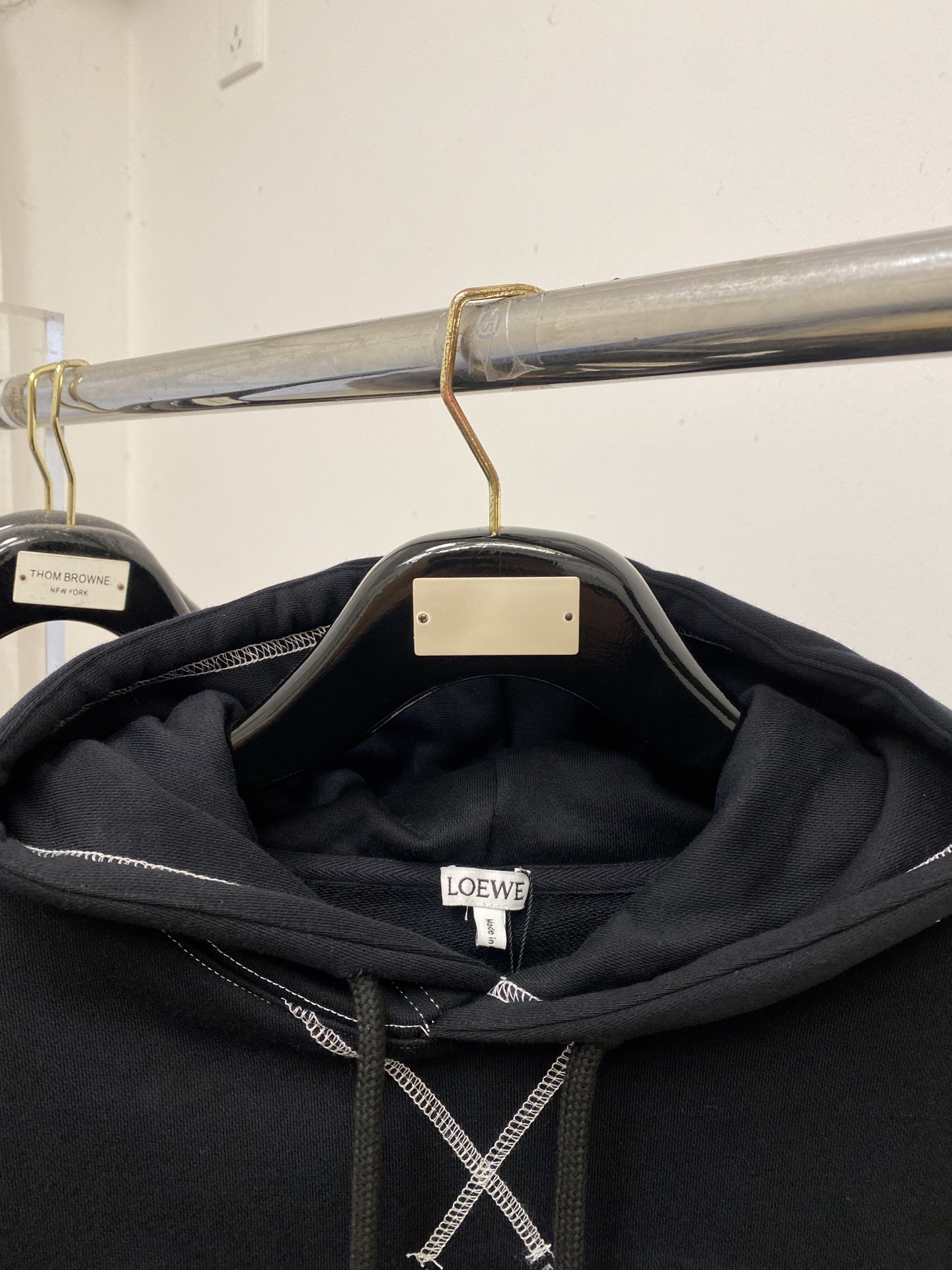 支持年后退换！ ￼ 罗意威、2025新品卫衣，帅气时尚，胸口精致刺绣图案字母logo，简约百搭款。面料棉