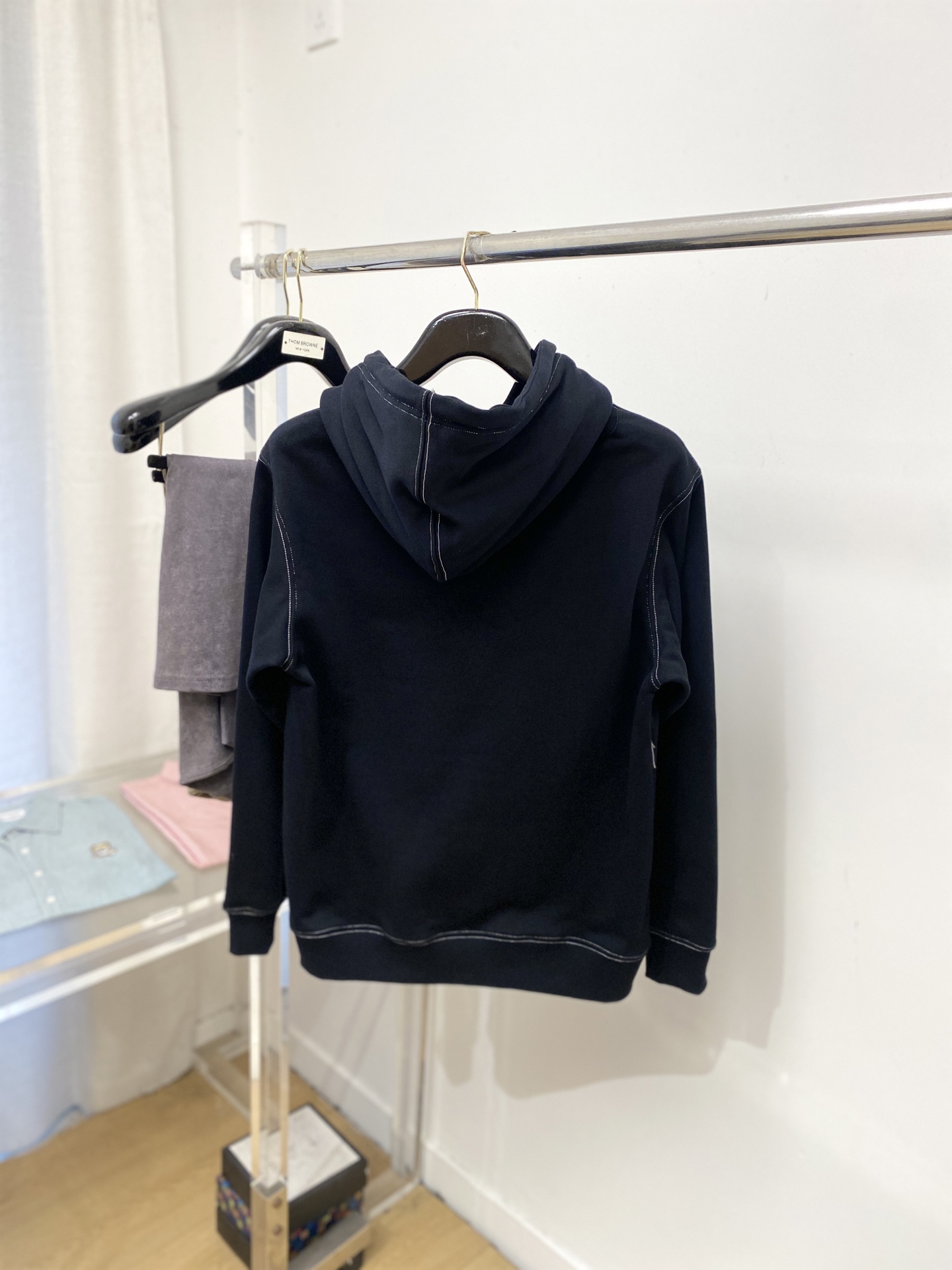 支持年后退换！ ￼ 罗意威、2025新品卫衣，帅气时尚，胸口精致刺绣图案字母logo，简约百搭款。面料棉