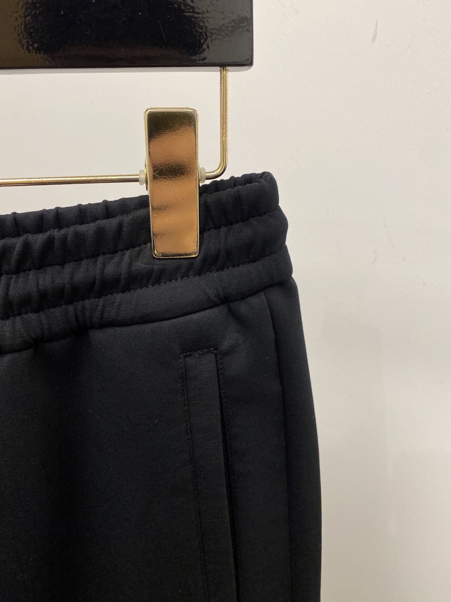 ￼🌾退换芬迪、2025爆款休闲裤 高弹显瘦必爆简约百搭爆款，做工精细，每一针都看得到用心，超多明星网红最